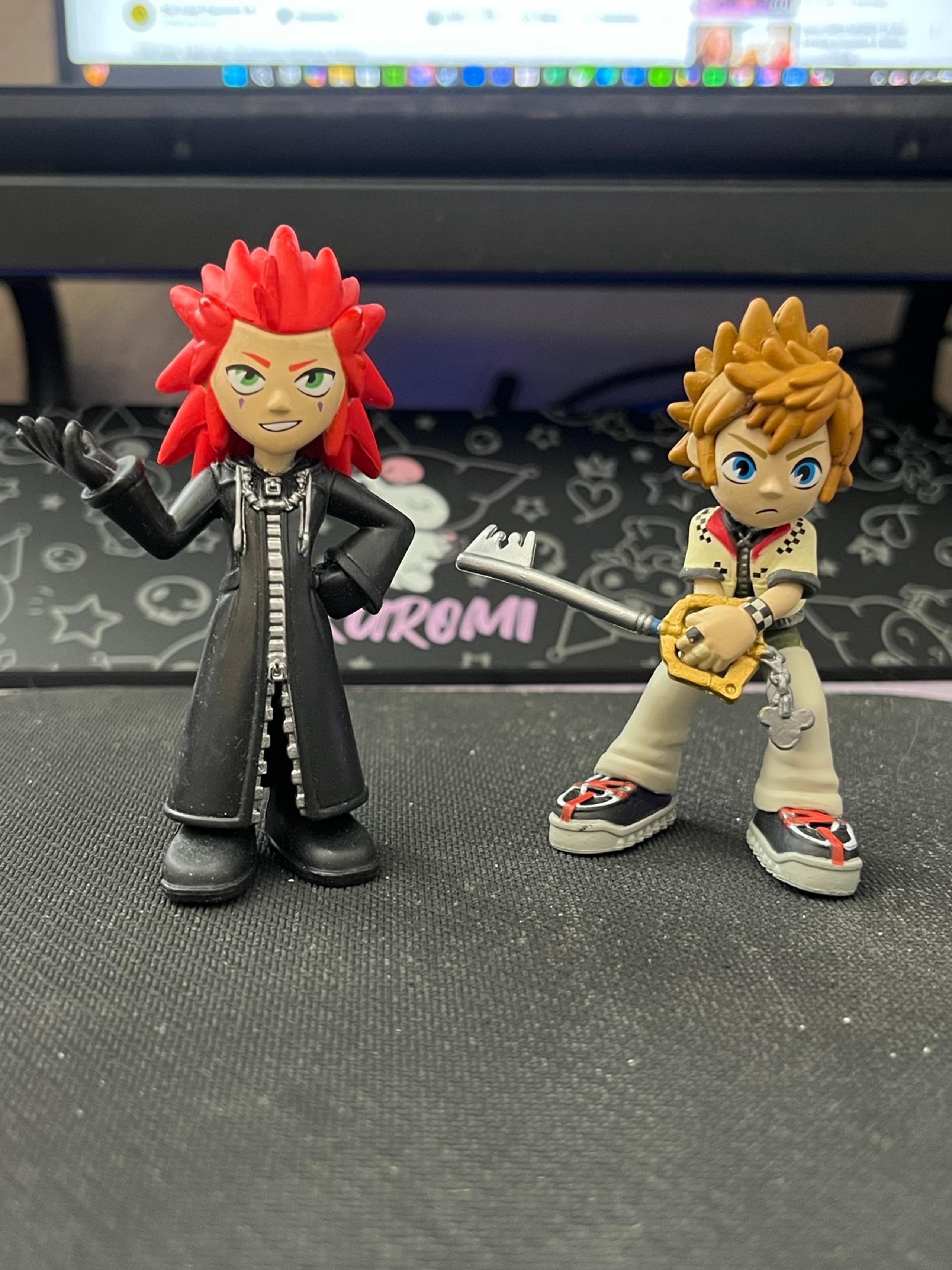 Kingdom hearts mini figures