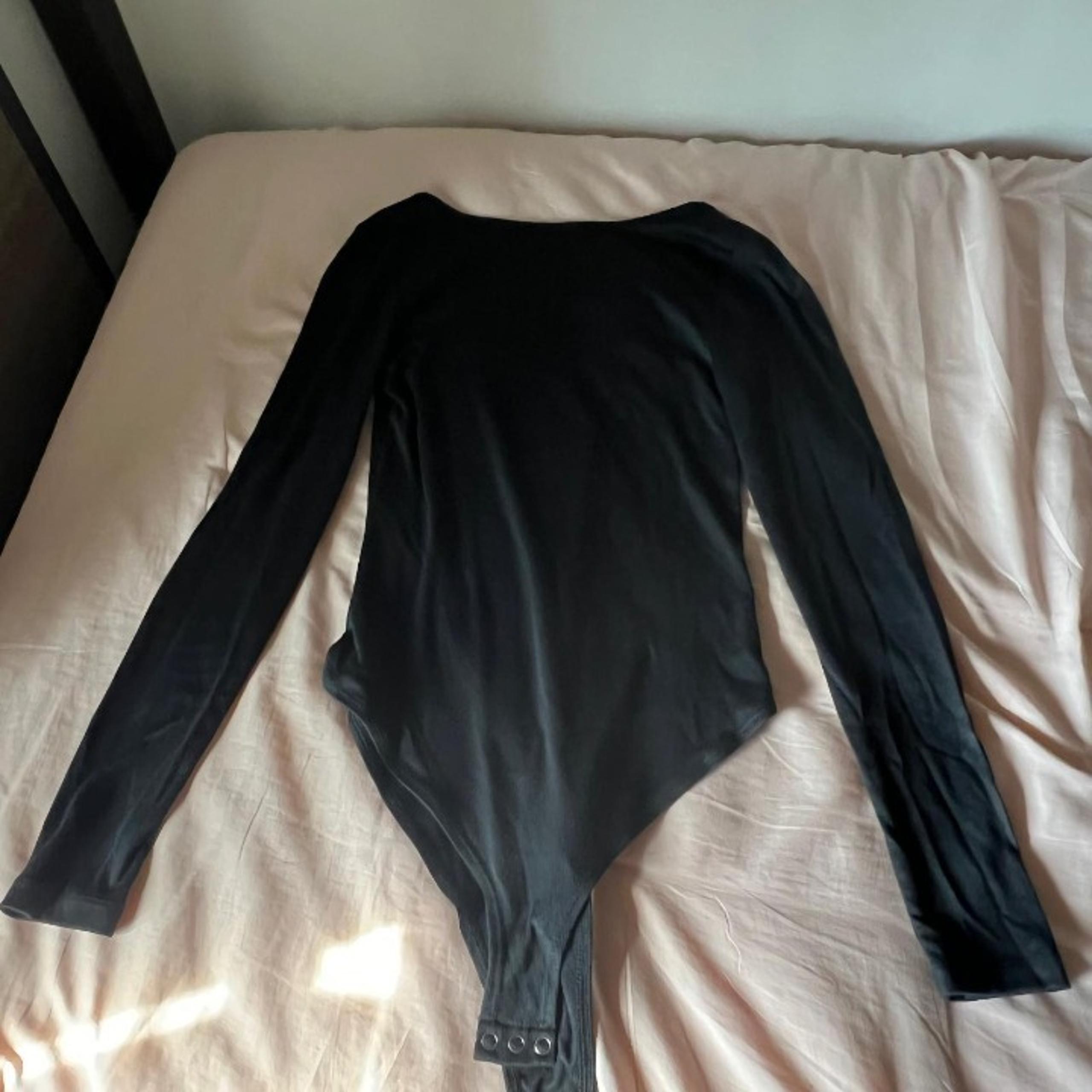 Women's Cotton On black scoop back long sleeve bodysuit size XS