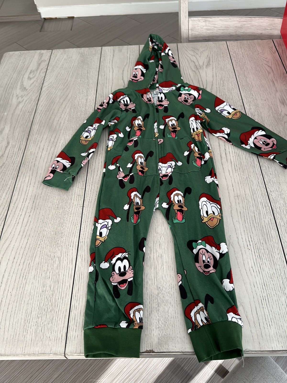 Wild Rich Kids Disney Christmas Pajamas size 6 kids