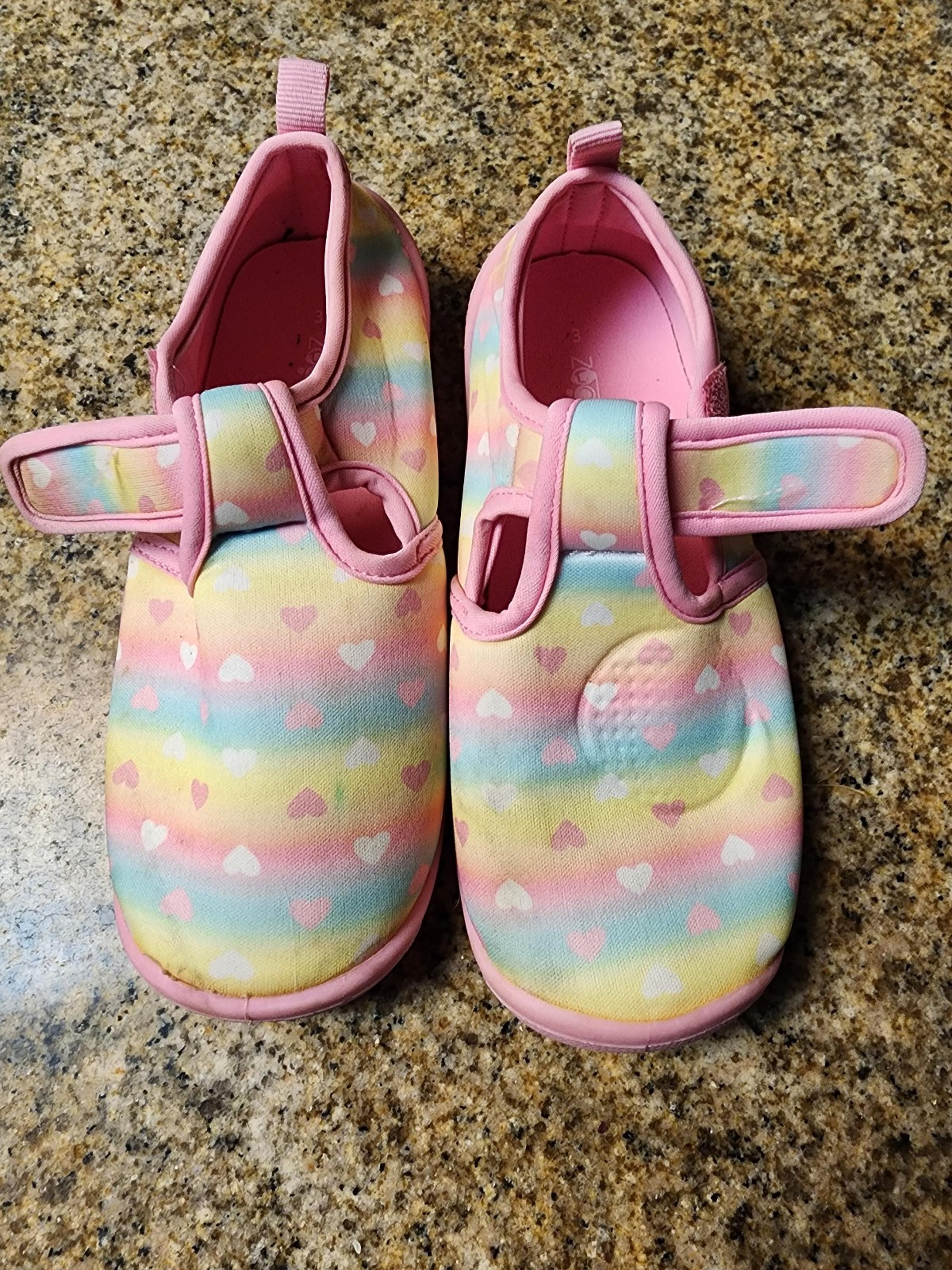 Big girls size 3 water shoes