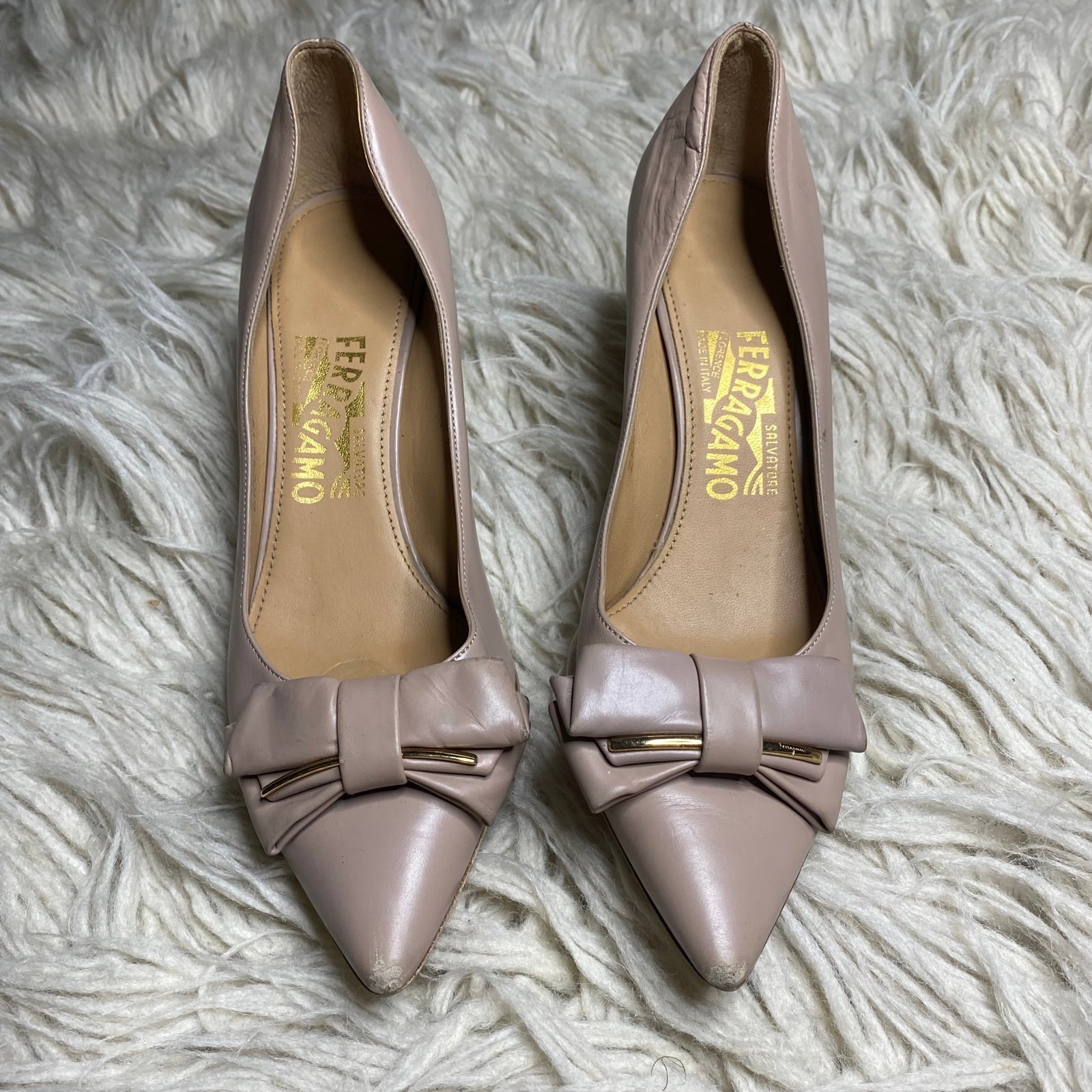 Salvatore Ferragamo Runa 70 Size 7.5 A Nocturne R Calf, scuffing on the exterior