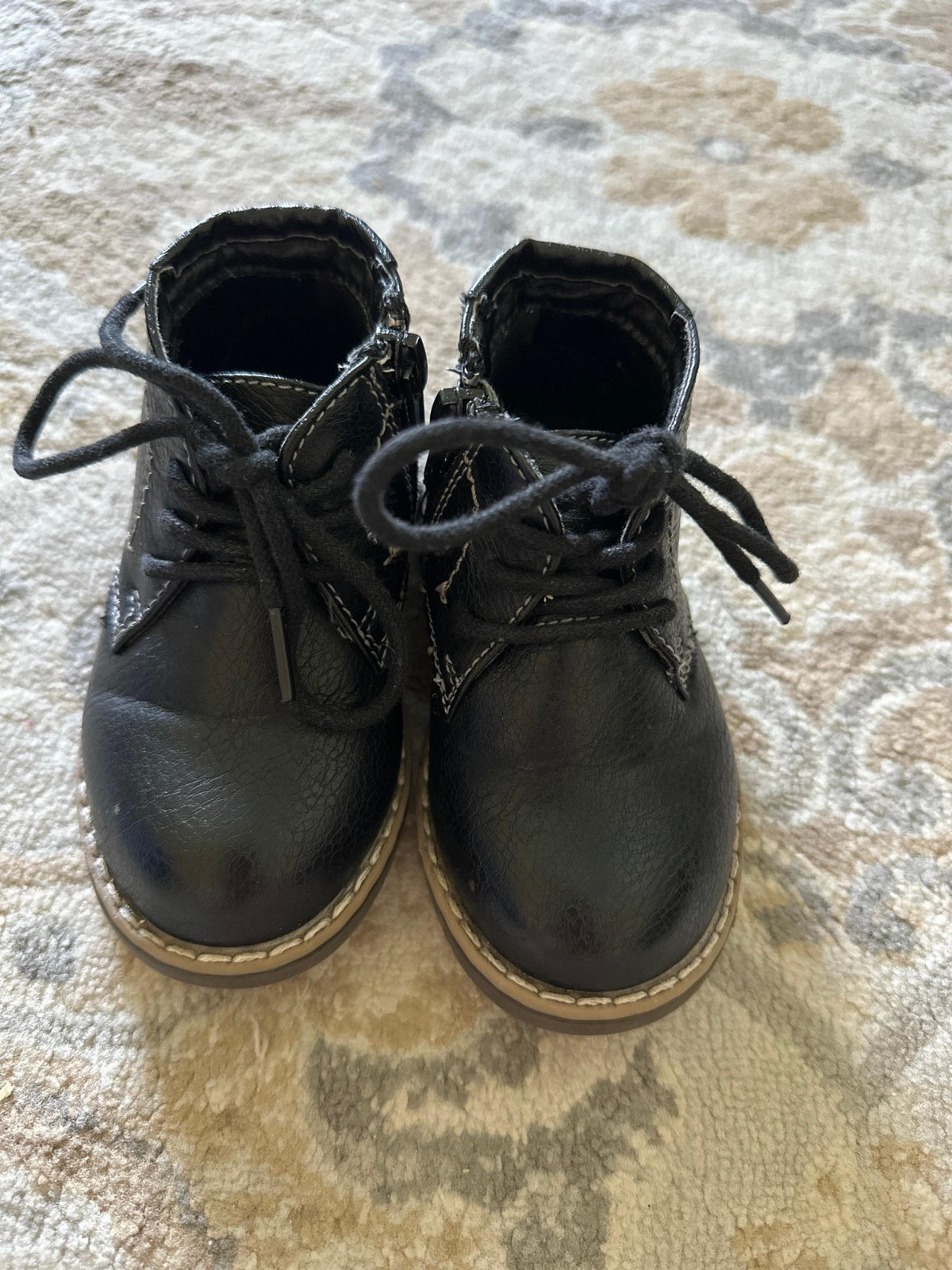 Leather dress shoes toddler boy size 5 Steve Madden like new