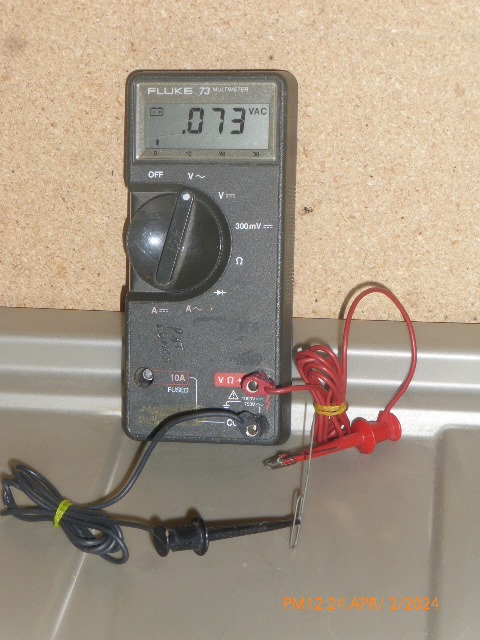 FLUKE DIGITAL MULTIMETER MODEL 73 WITH PROBES