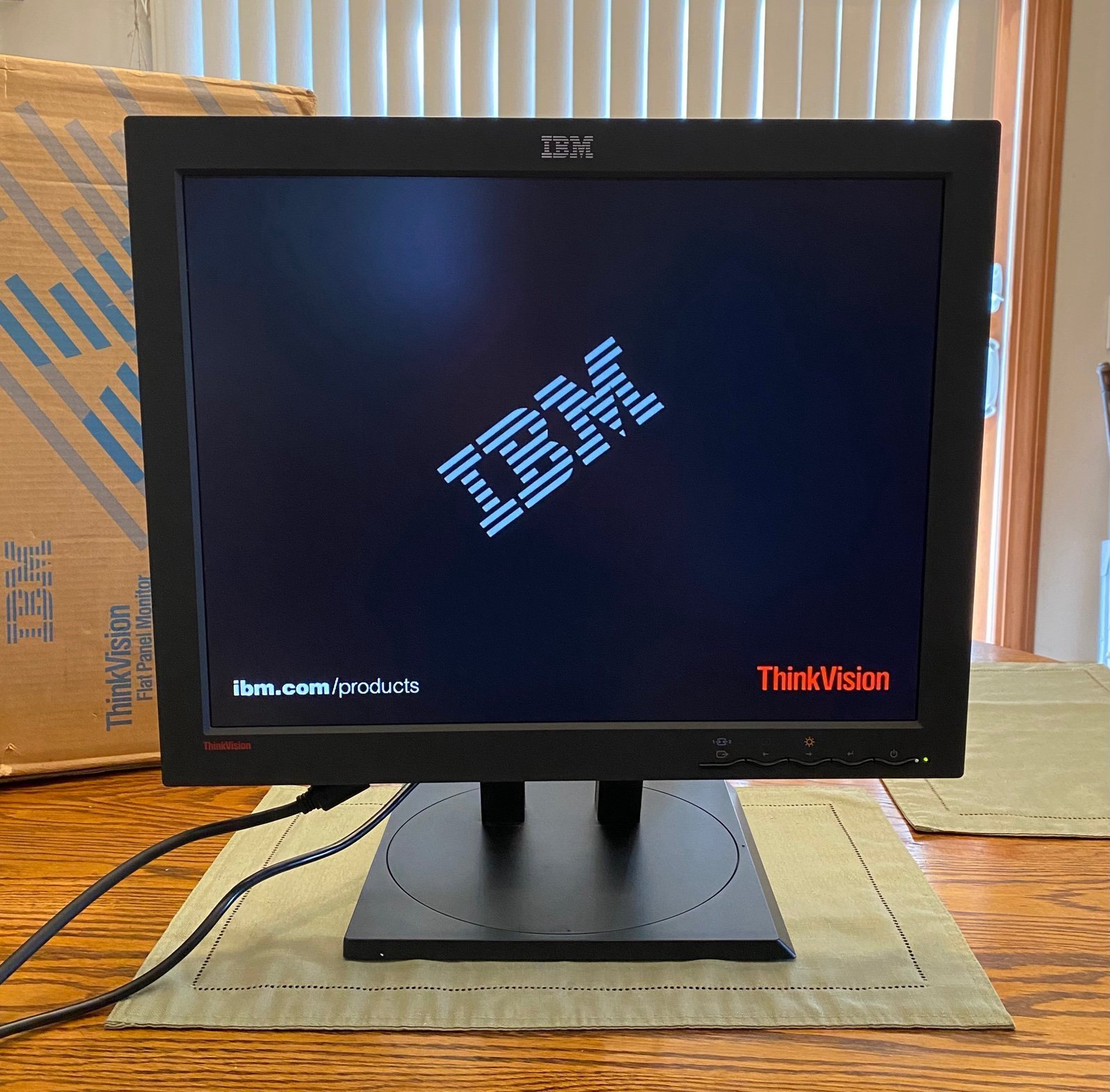 20.1 inch IBM Think Vision L200p Monitor