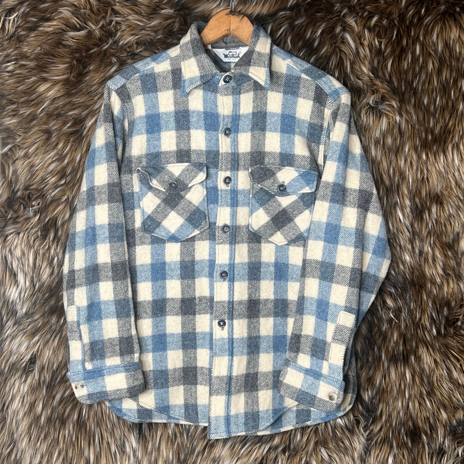 Vintage Woolrich Plaid Flannel Thick Wool Button Up Shirt Blue Cream Sz M USA