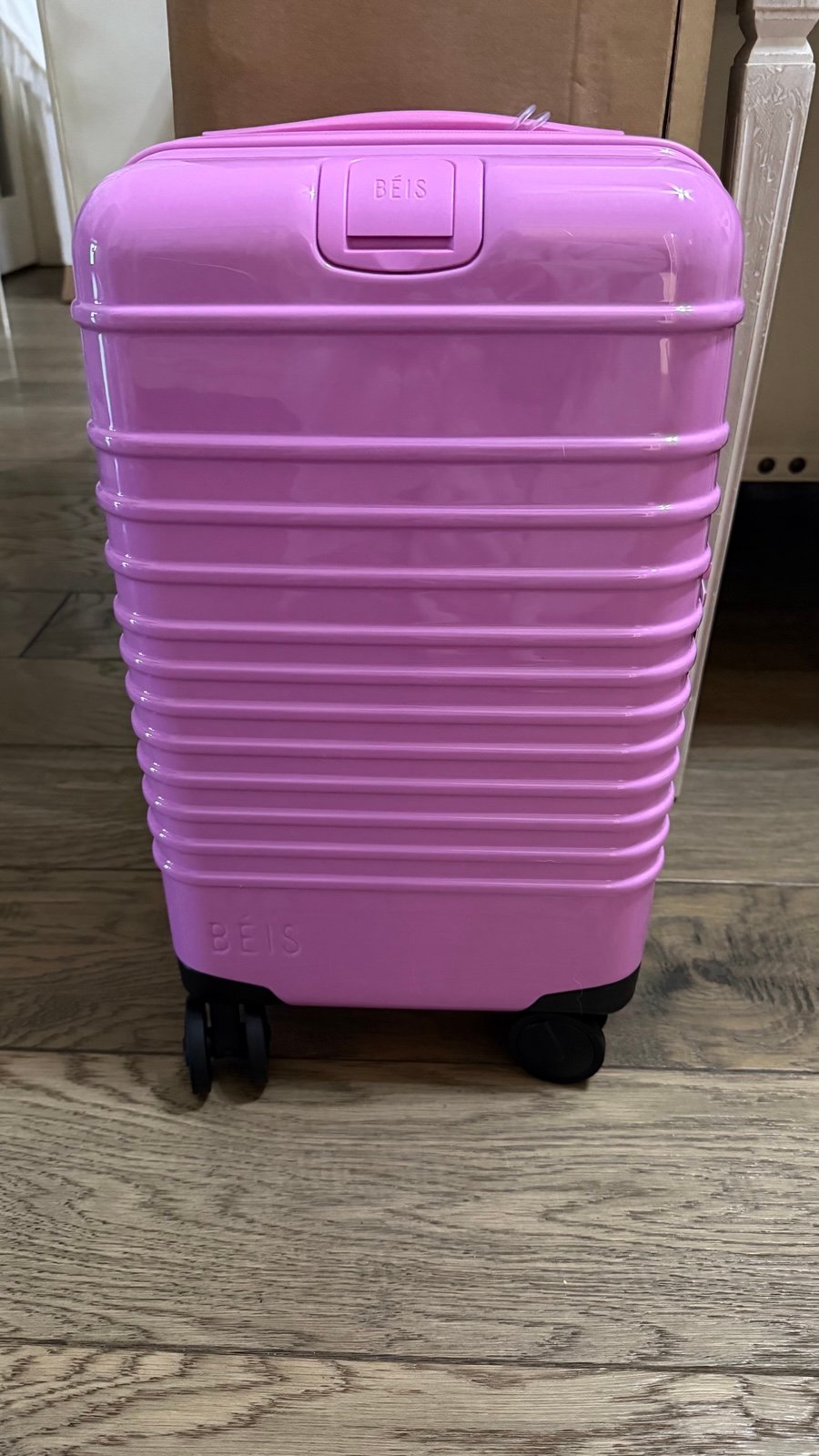 BÉIS Small Carry On Roller in Glossy Berry