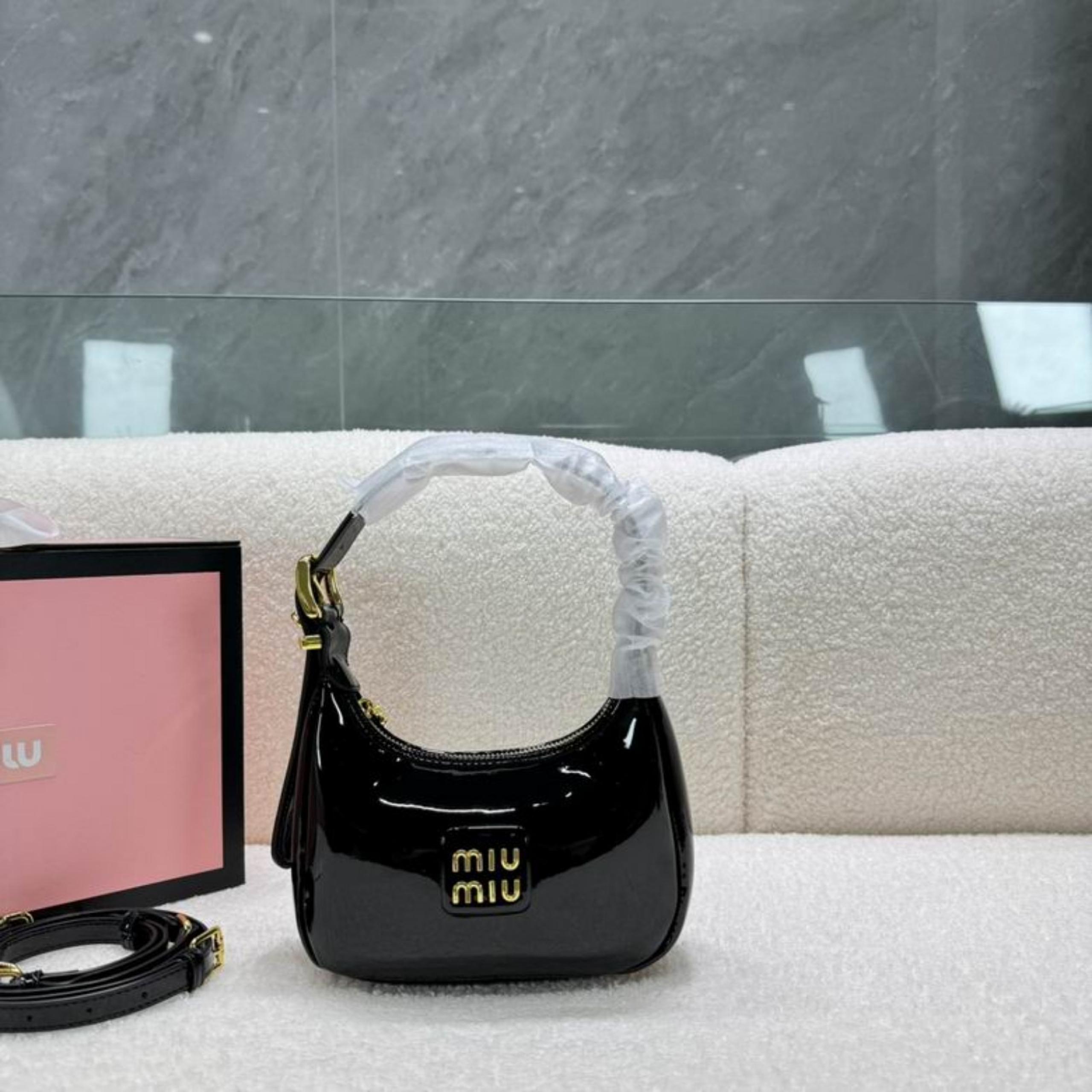 Patent Mini Hobo Black 22X13cm 051702