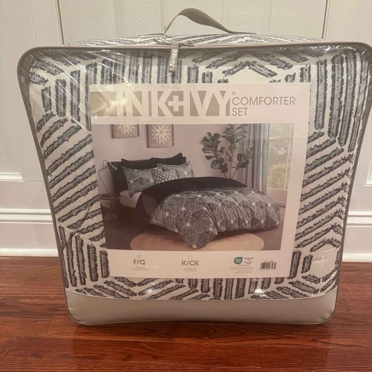 Never used Comforter Set with Shams
