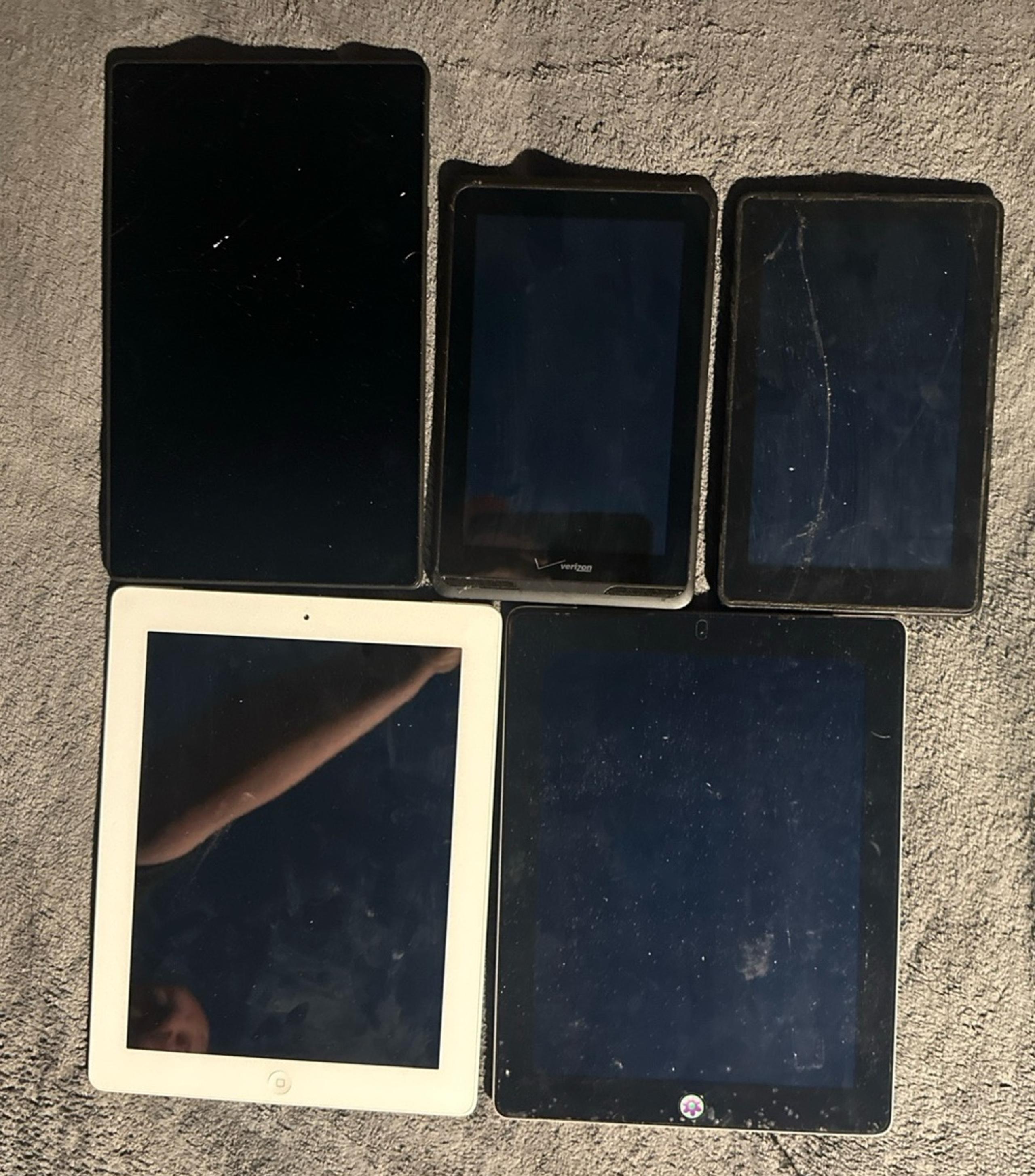 iPads And Tablets Lot Of 5 - FOR PARTS OR REPAIR - Apple Verizon Kindle Lenovo