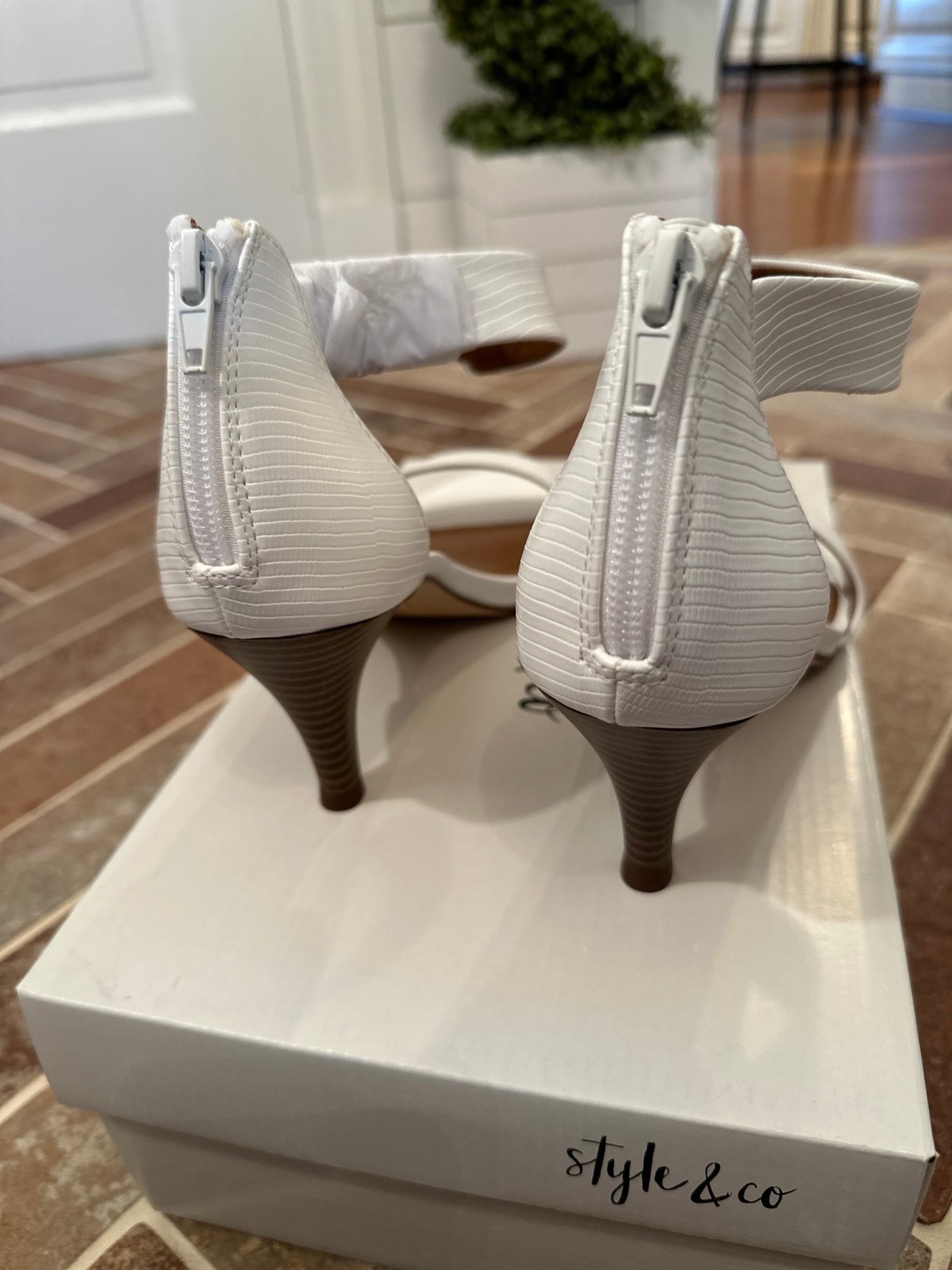 Style & Co White Heels size 7 NWB - detail