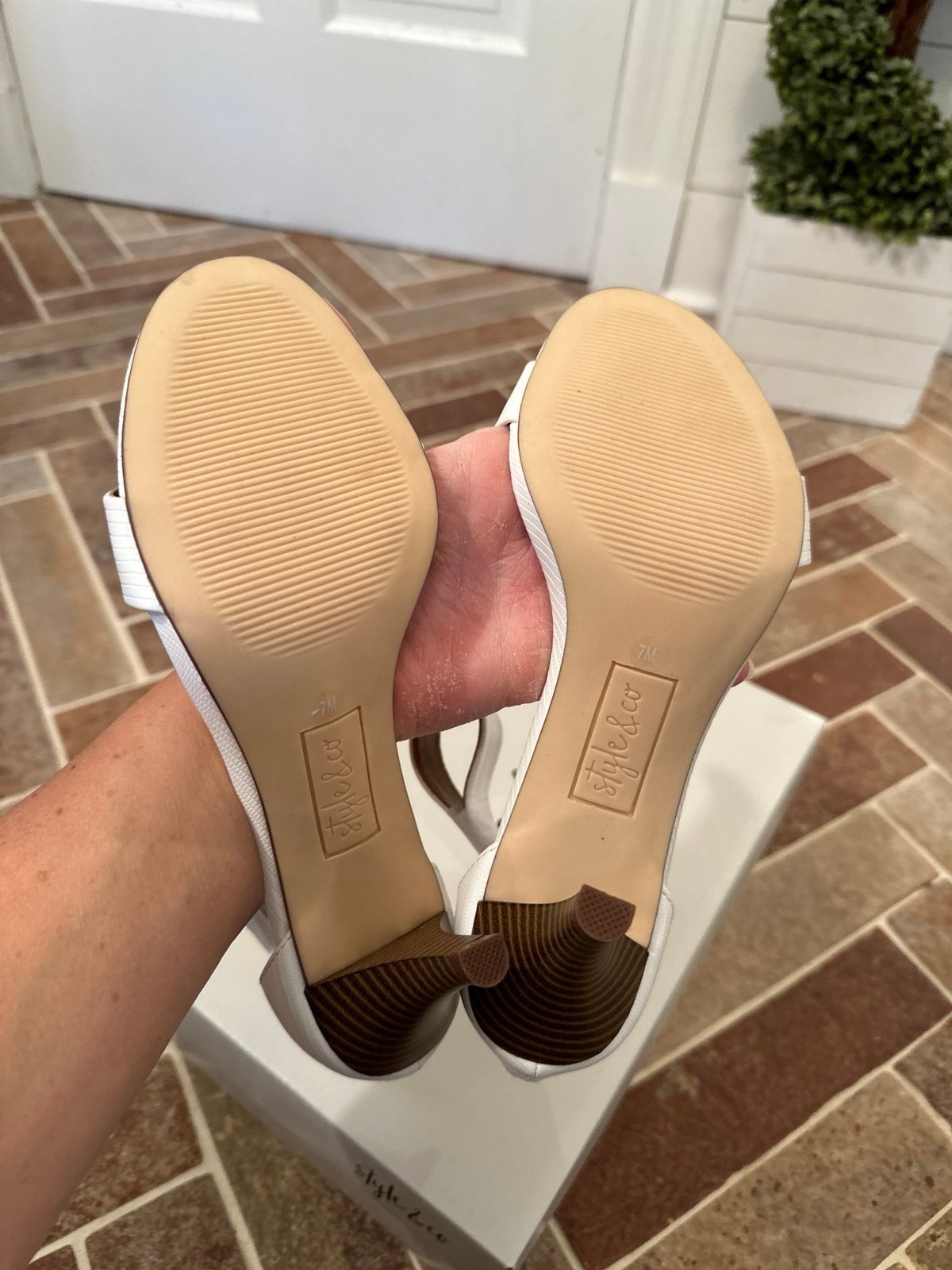 Style & Co White Heels size 7 NWB - detail