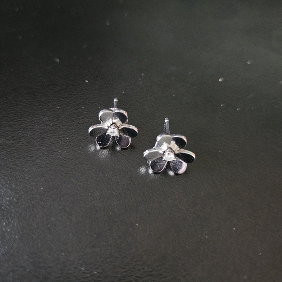 Frivole Earring 18k white gold