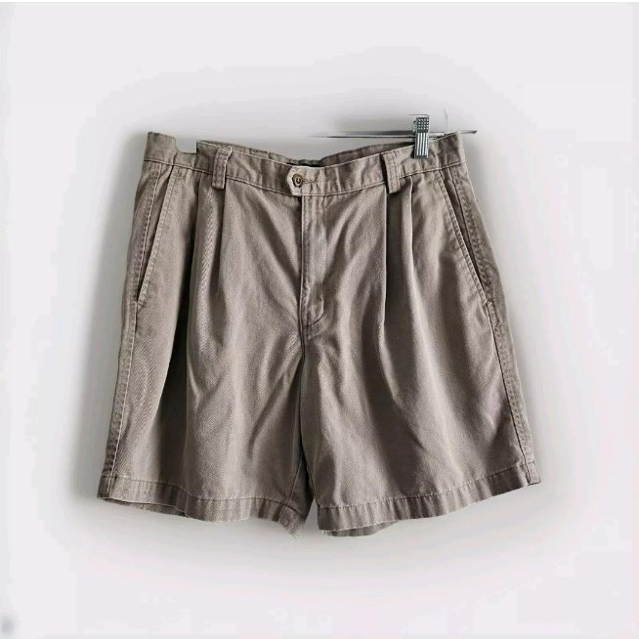 Dockers Women's Chino Khaki Shorts Biege Pleated 100% Cotton Size 34 High Waist.