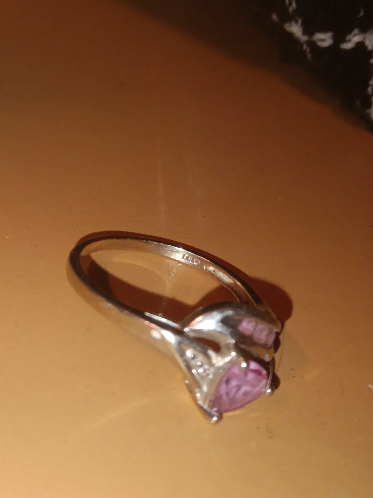 10k white gold Ring with real gems