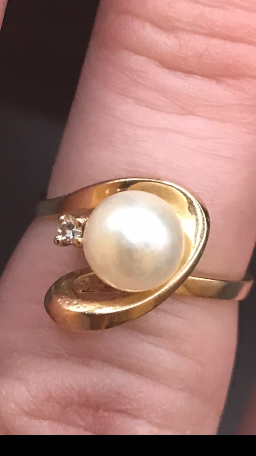 14K YELLOW GOLD PEARL AND DIAMOND RING 2.71 GRAMS