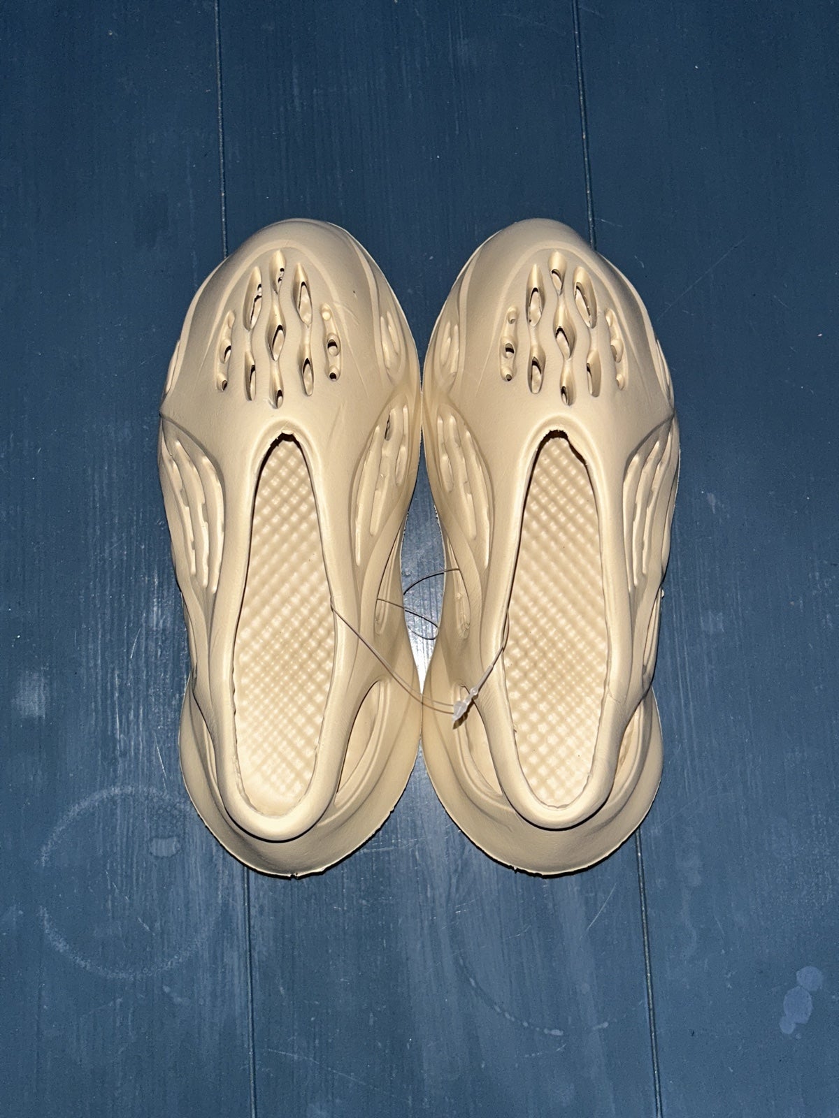 Yeezy Foam RNNR (Sand) Women's Size 3