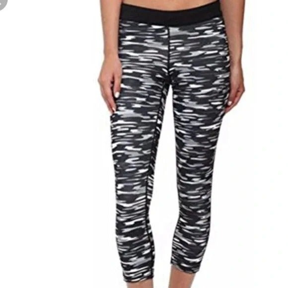 Nike Dri-Fit Black/Gray Camo 7/8 Capri Drawstring Athletic Leggings Size XS