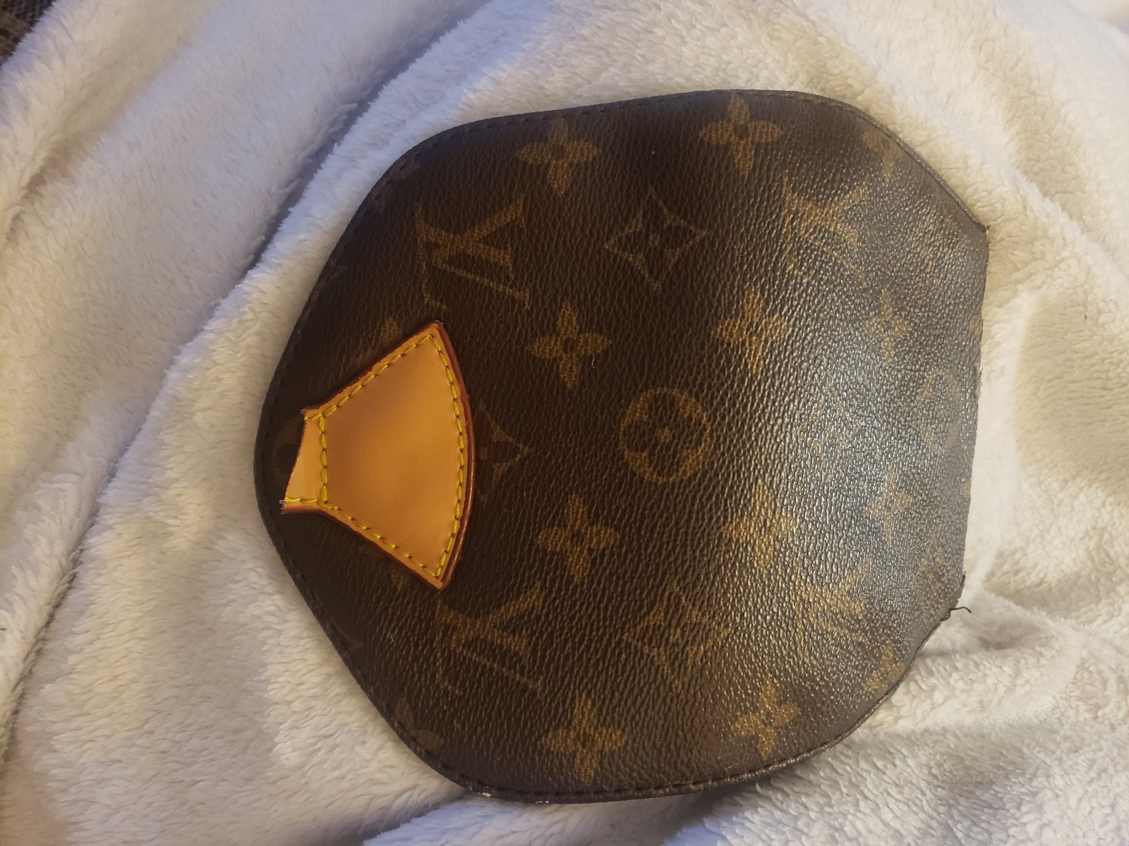 Louis Vuitton Scrap Leather 7" X 6"
