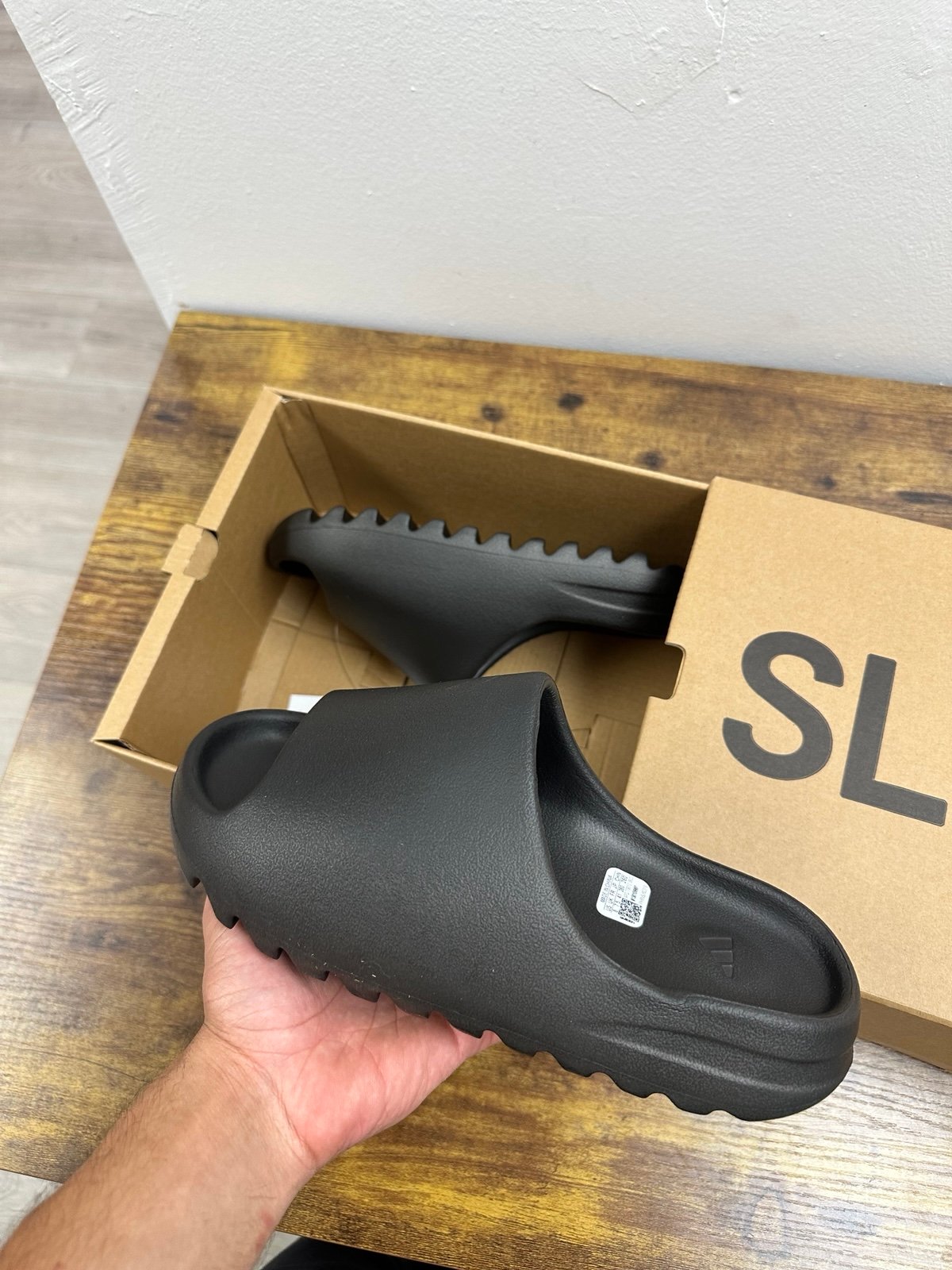 Yeezy Slide Onyx size 9 Black