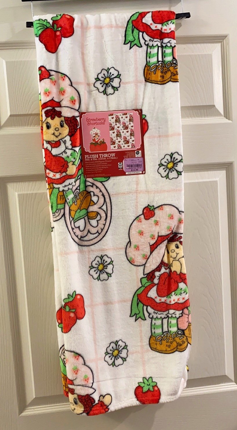 Cute TikTok Viral Strawberry Shortcake Throw Blanket