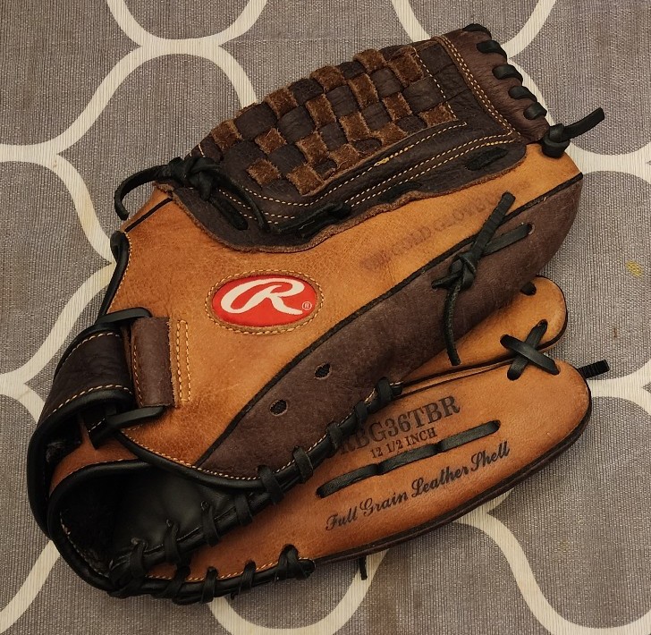 Rawlings Baseball Glove