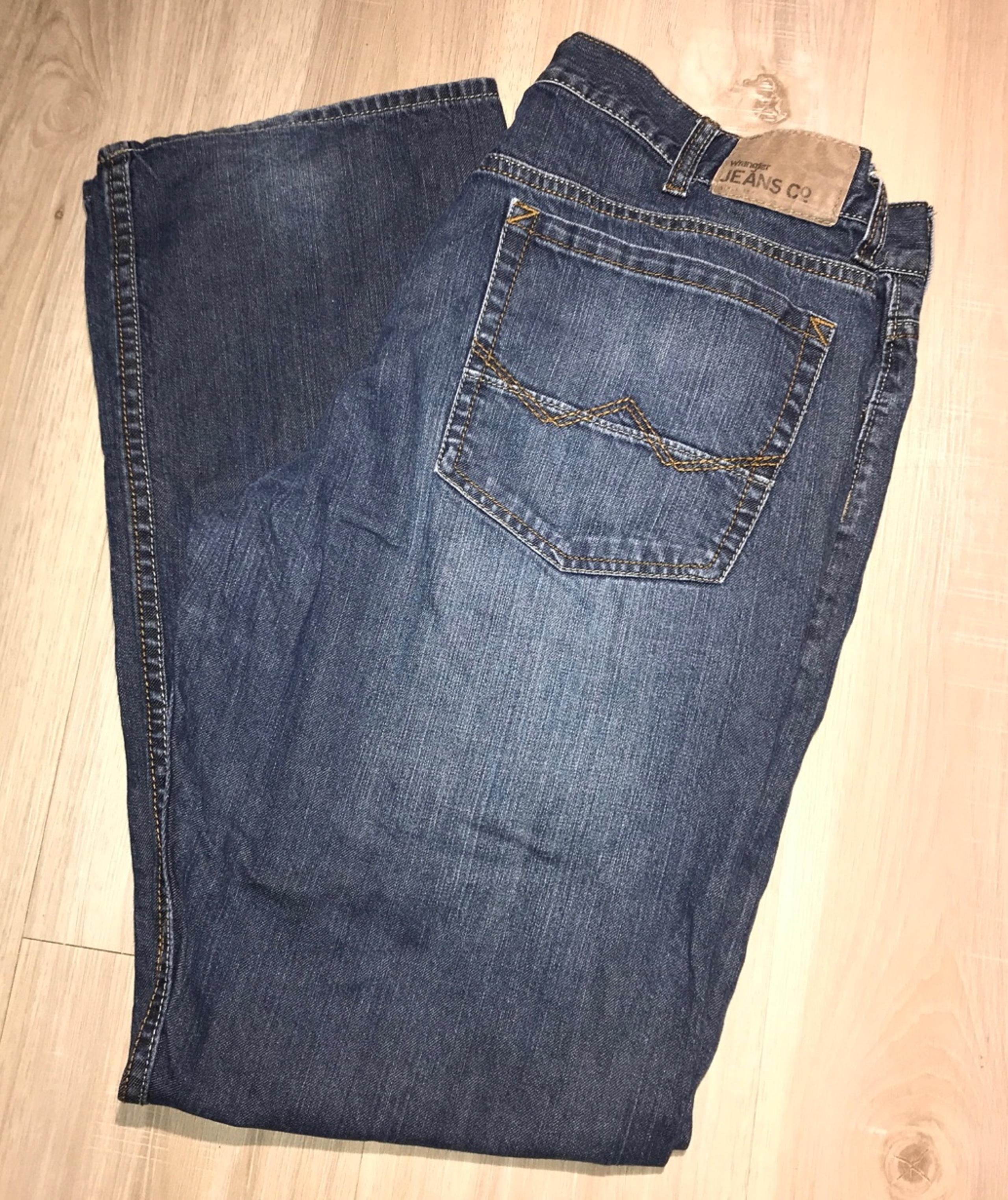 Wrangler Blue Jeans Denim Pants Men’s Size 32x30 Slim Fit