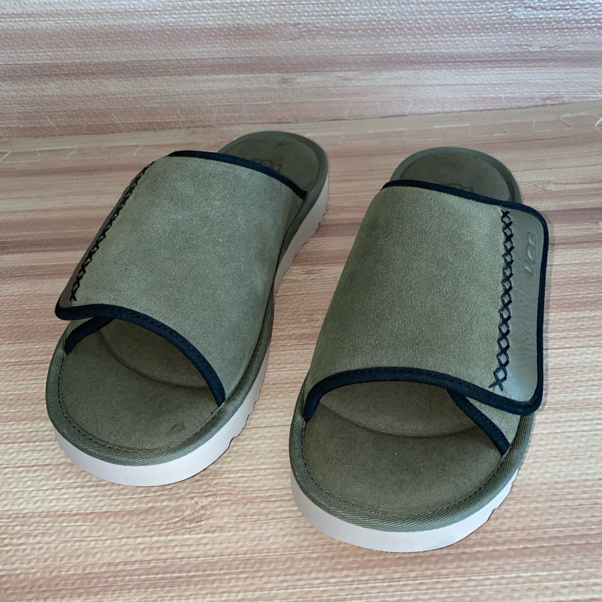 UGG Goldencoast Slide S/N 1136651 Men’s Size 10