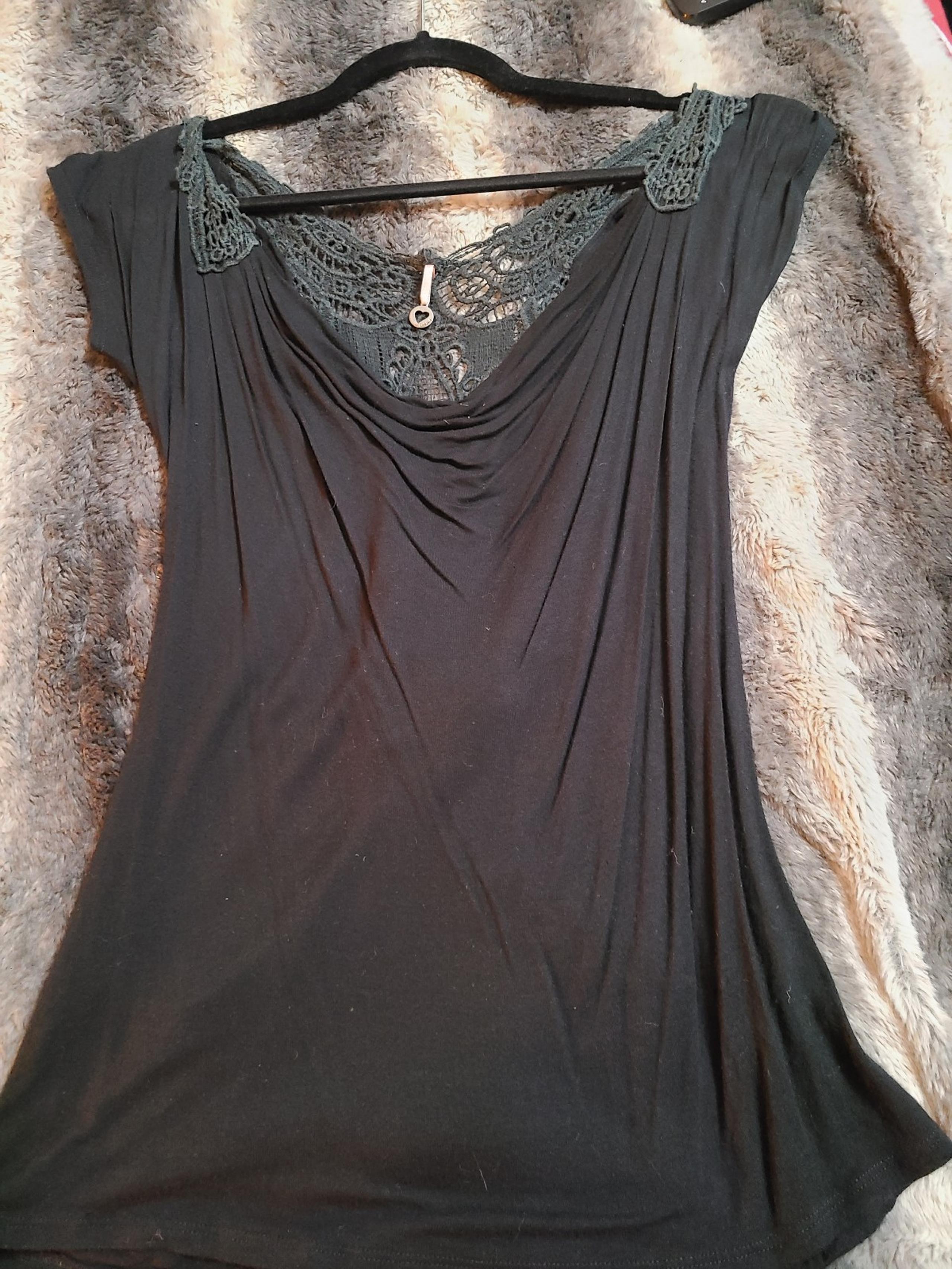 Cute casual top.