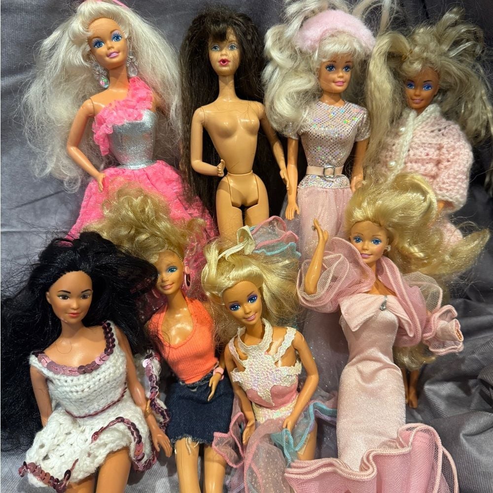 8- 1966 Barbies from Hong Kong, Malaysia, China, and Taiwan plus clothes