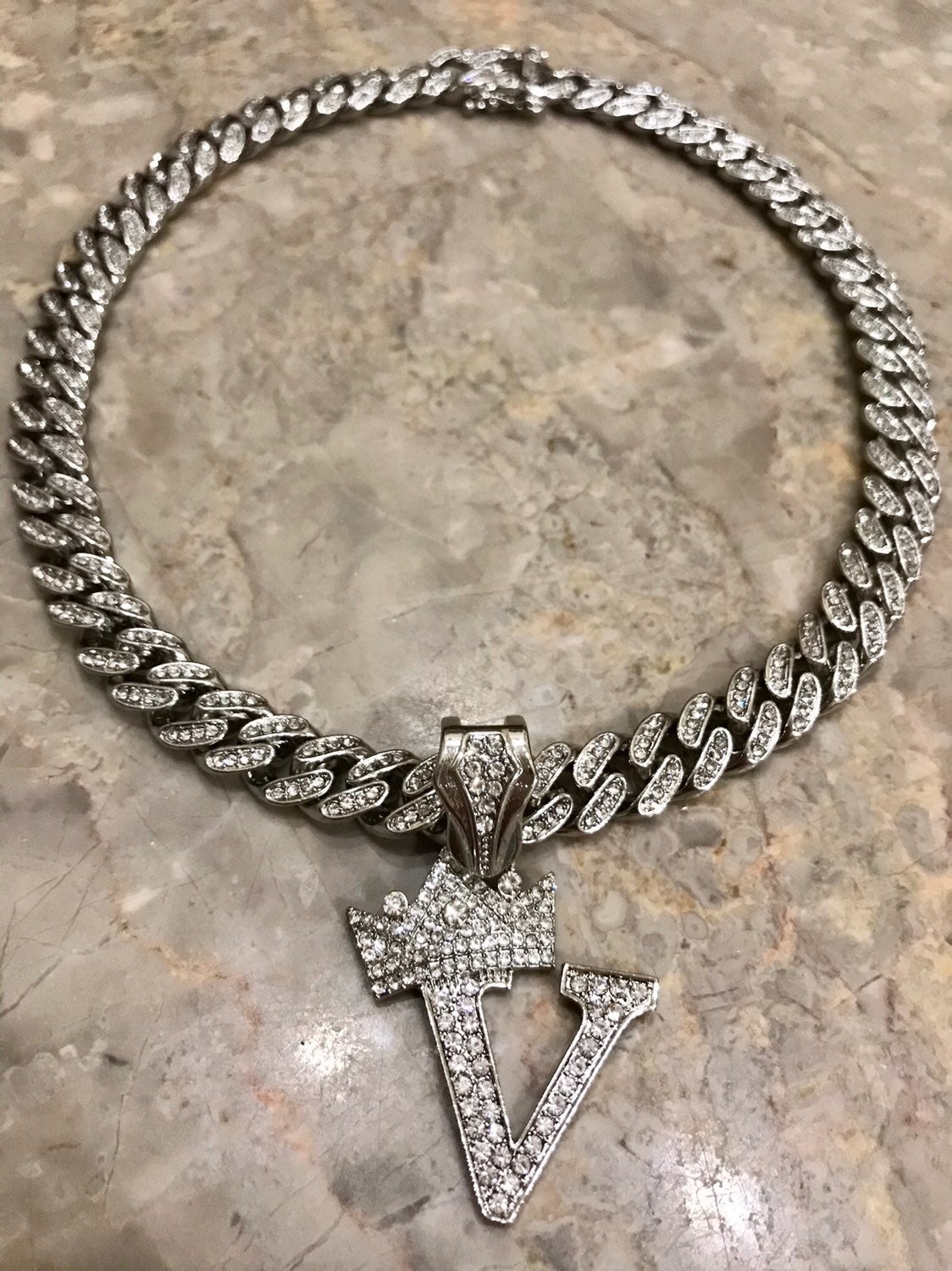 Initial Letter V &12mm 20 Miami Chain