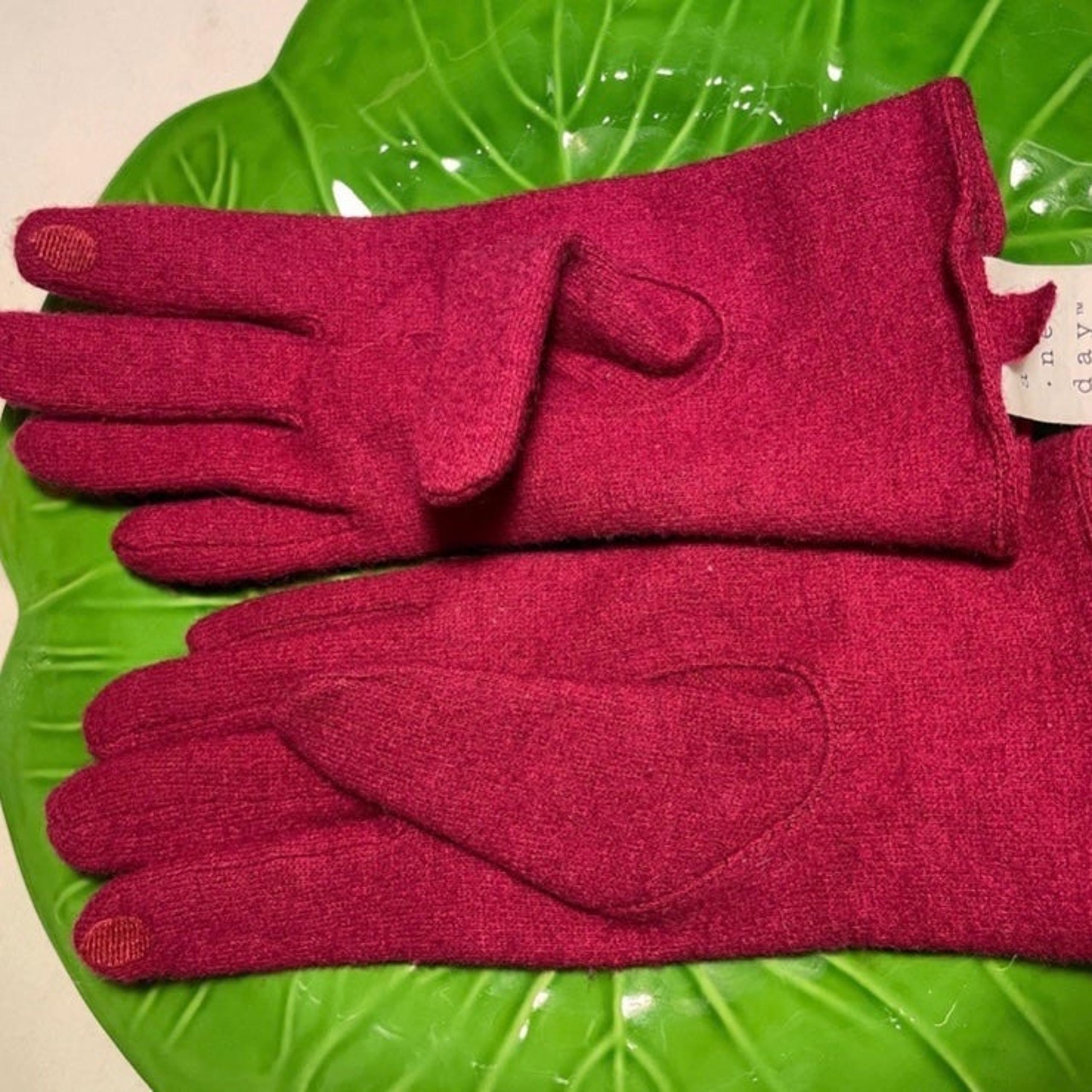 Pink Womens gloves -touch screen pad on finger, OS, A NEW DAY