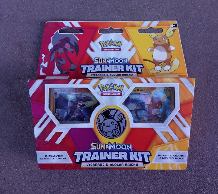 Pokemon SUN & MOON TRAINER KIT