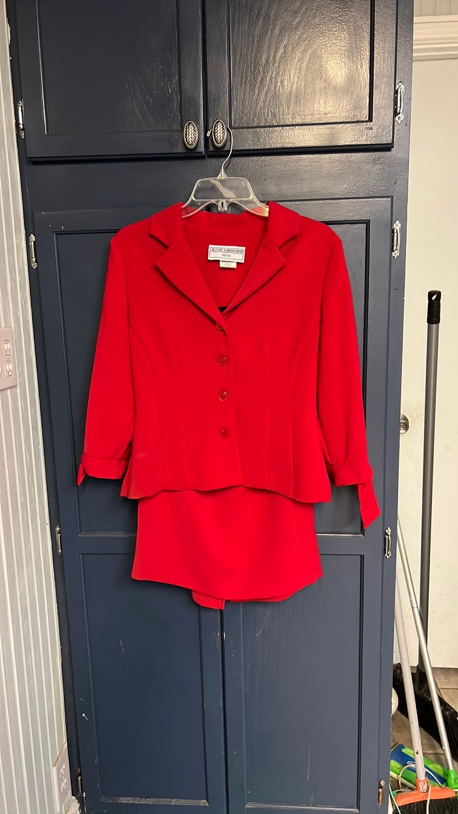 Jessica Howard Suit/skirt set size 8 petite Red