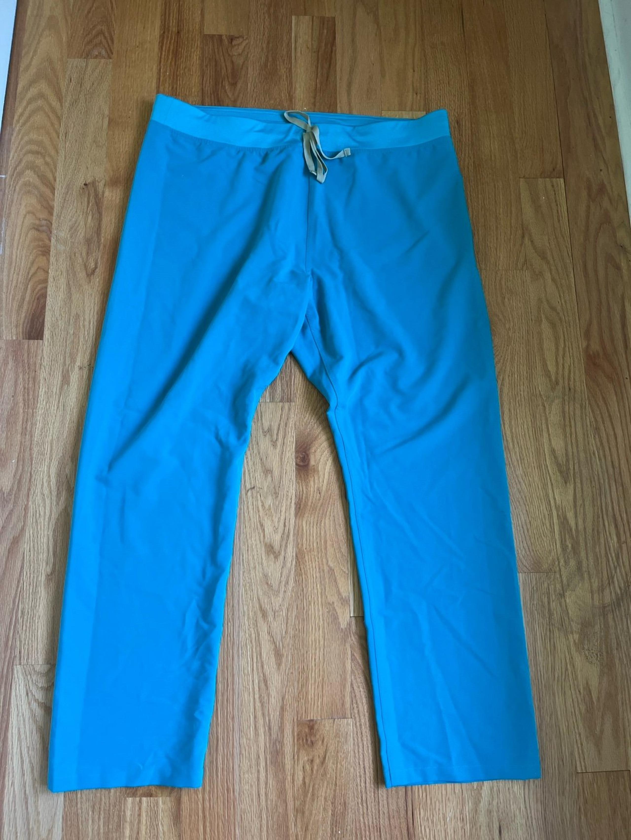 Women’s FIGS Scrub Set in color Teal-Size XXL