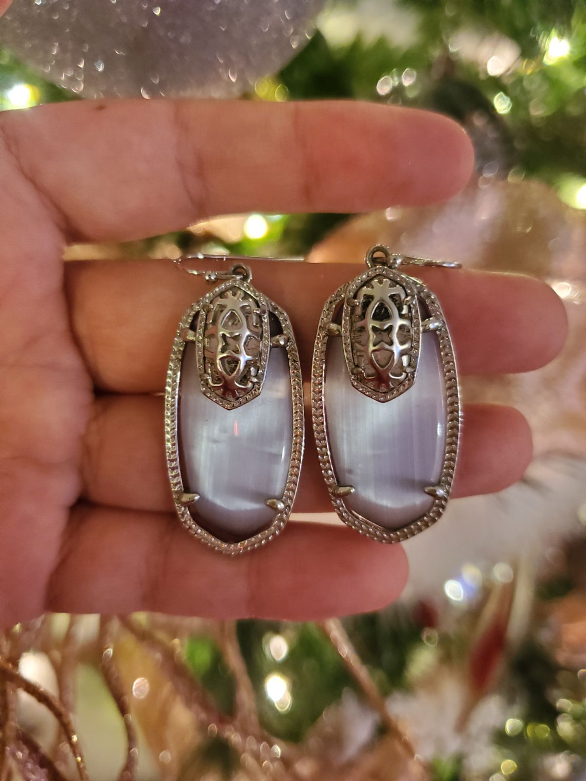 Kendra Scott Emmy Earrings