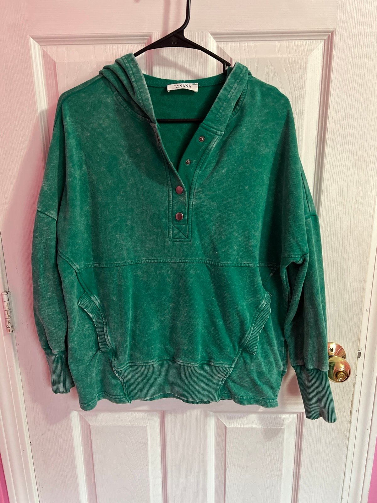 Zenana mineral washed Kelly green hoodie with pockets and 4 functional-snaps SM