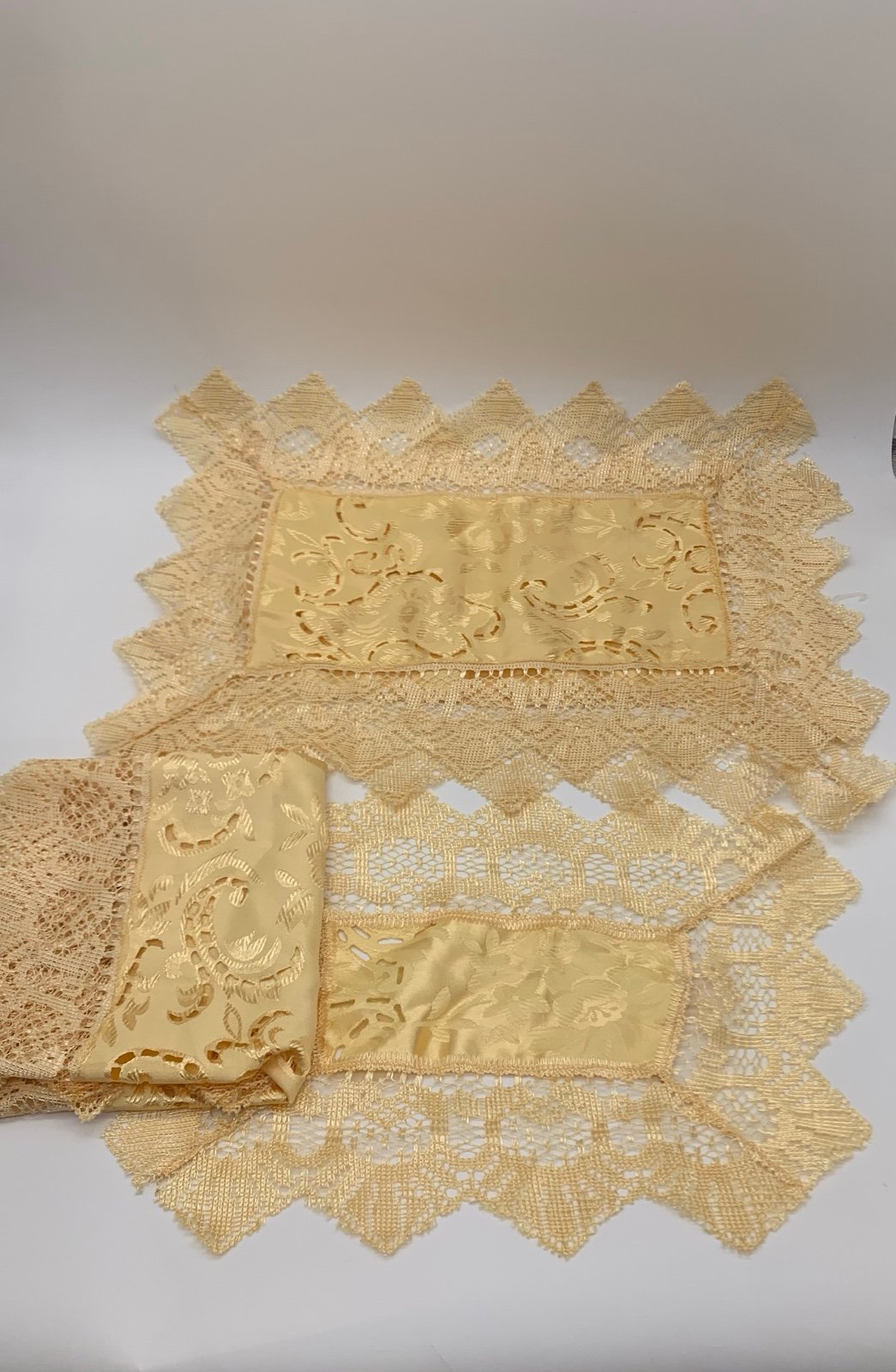 Set Of 4 Antique Italian Style Champagne Gold Motif Lace Furniture Runner Doily