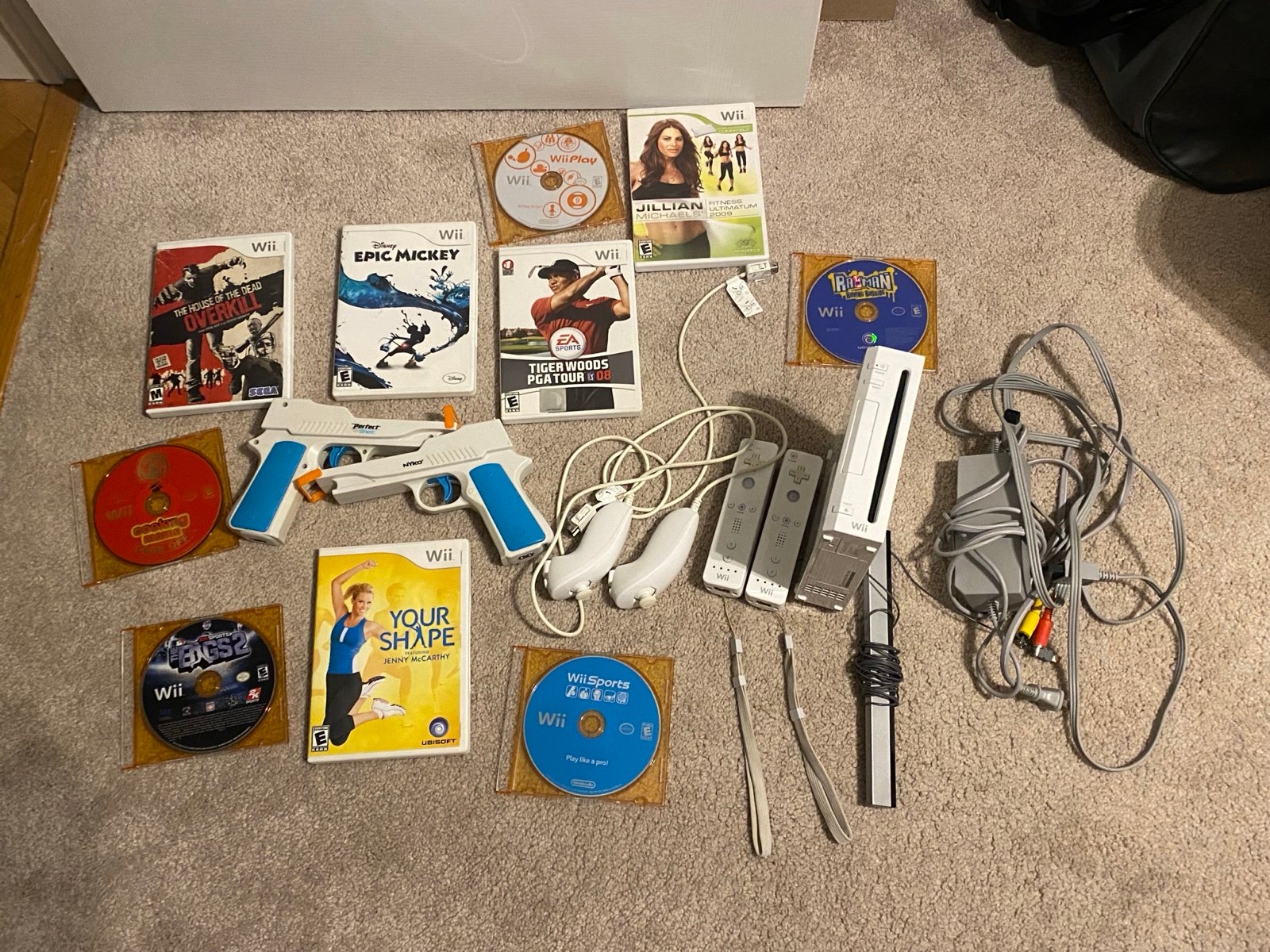 Wii Console Bundle W/2 Controllers, 2 Nunchucks, 10 Games, 2 Nyko Perfect Shots