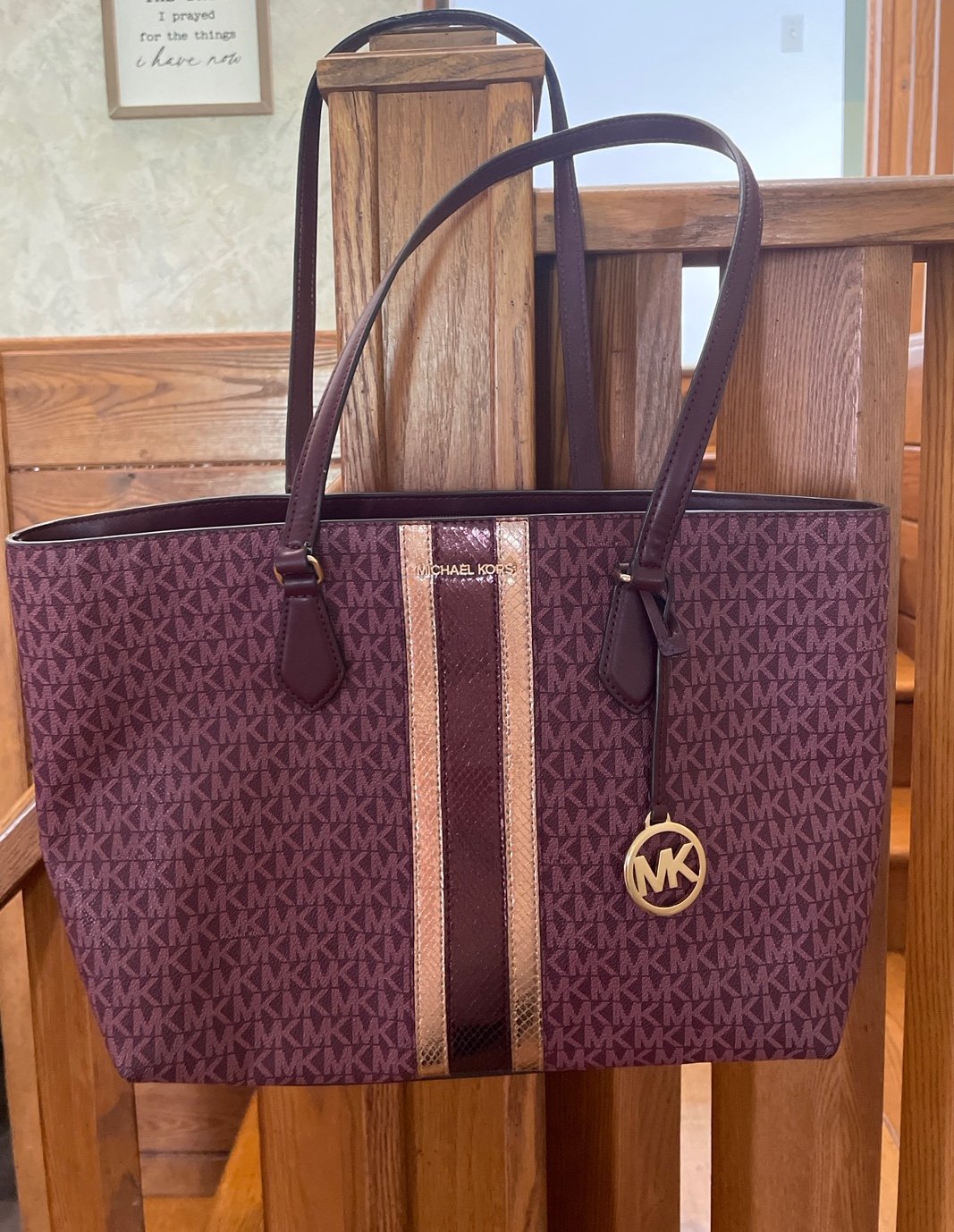 Michael Kors maroon burgundy purse tote zipper gold hardware stripe Sheila bag