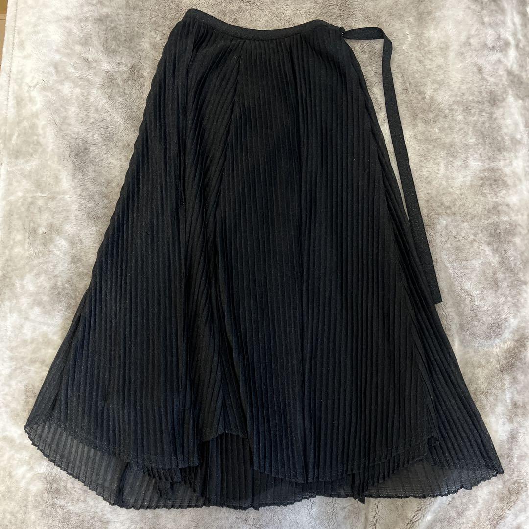Black Pleated Skirt with Ribbon