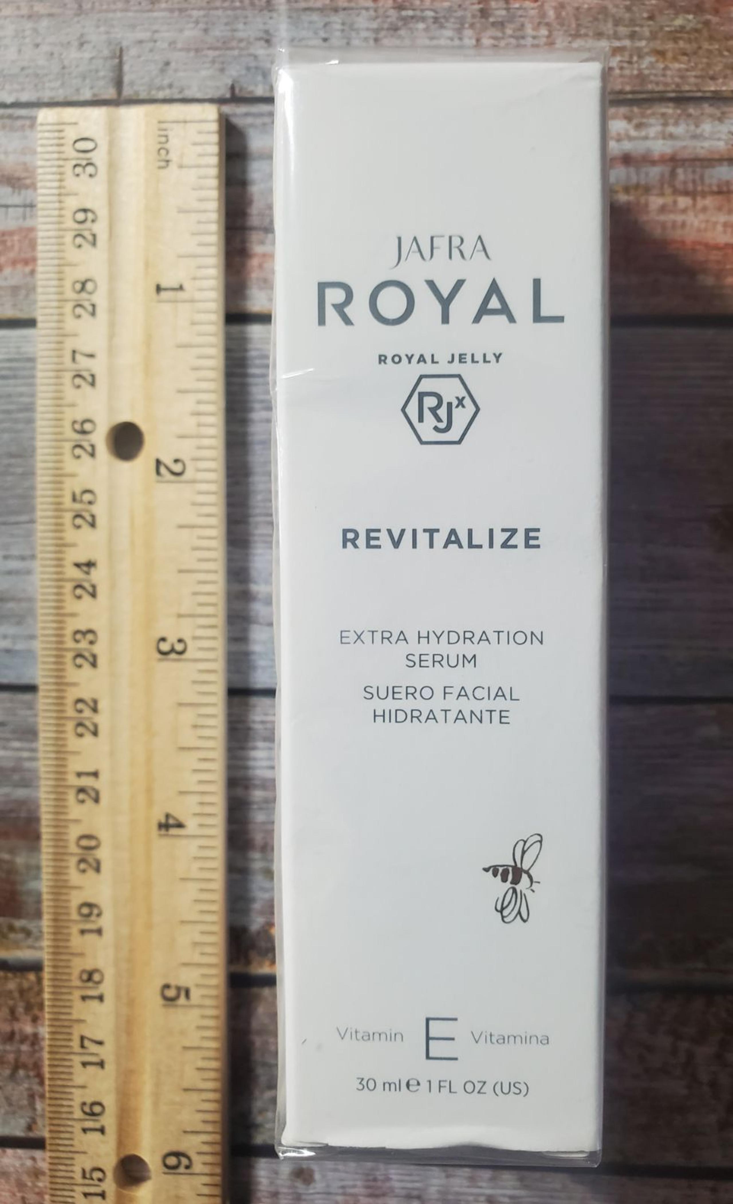 New Jafta Revitalize Extra Hydration Serum with Vitamin E
