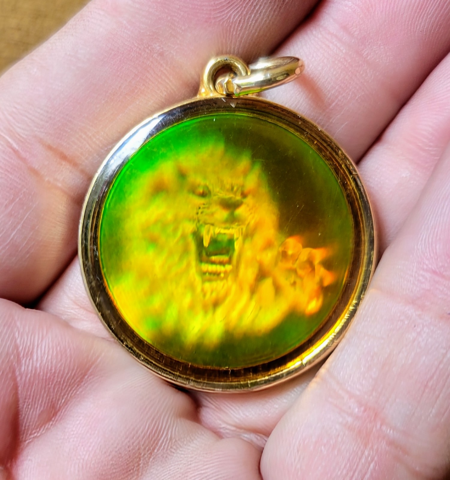 Vintage 3D Lion Hologram Medallion Pendant Gold Tone FANTASTIC
