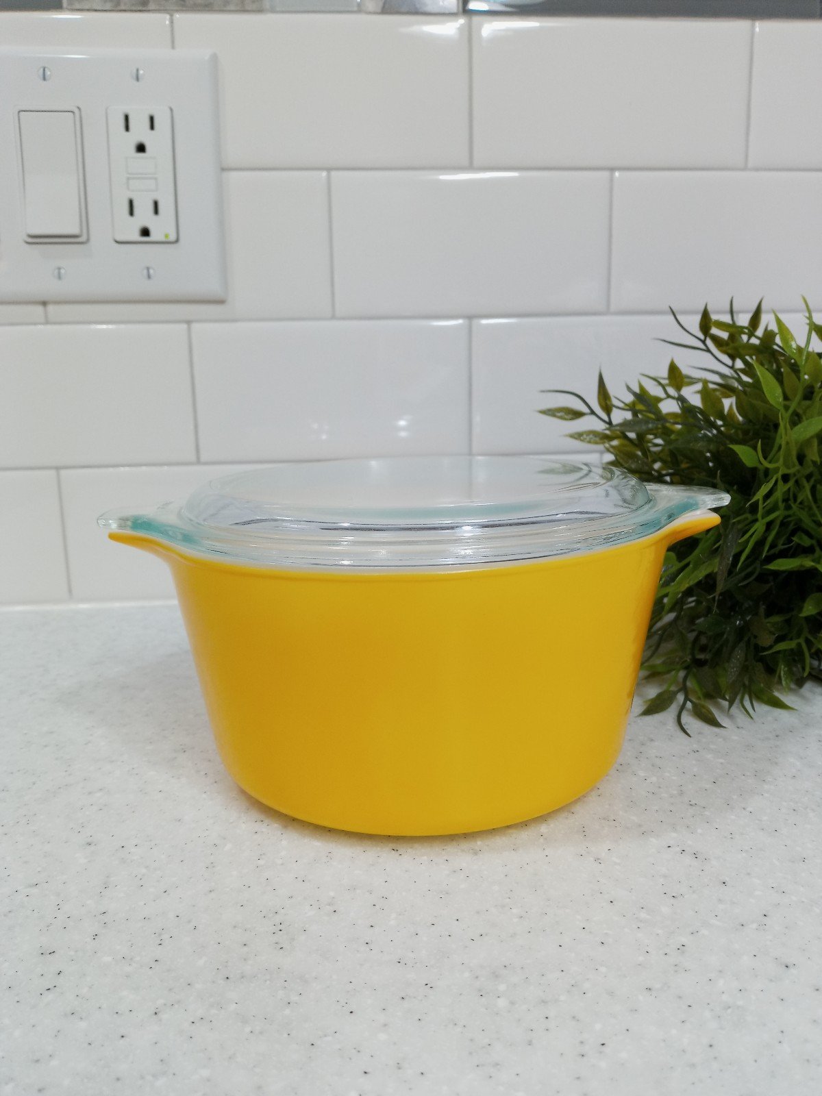 Vintage Pyrex Yellow Casserole #473