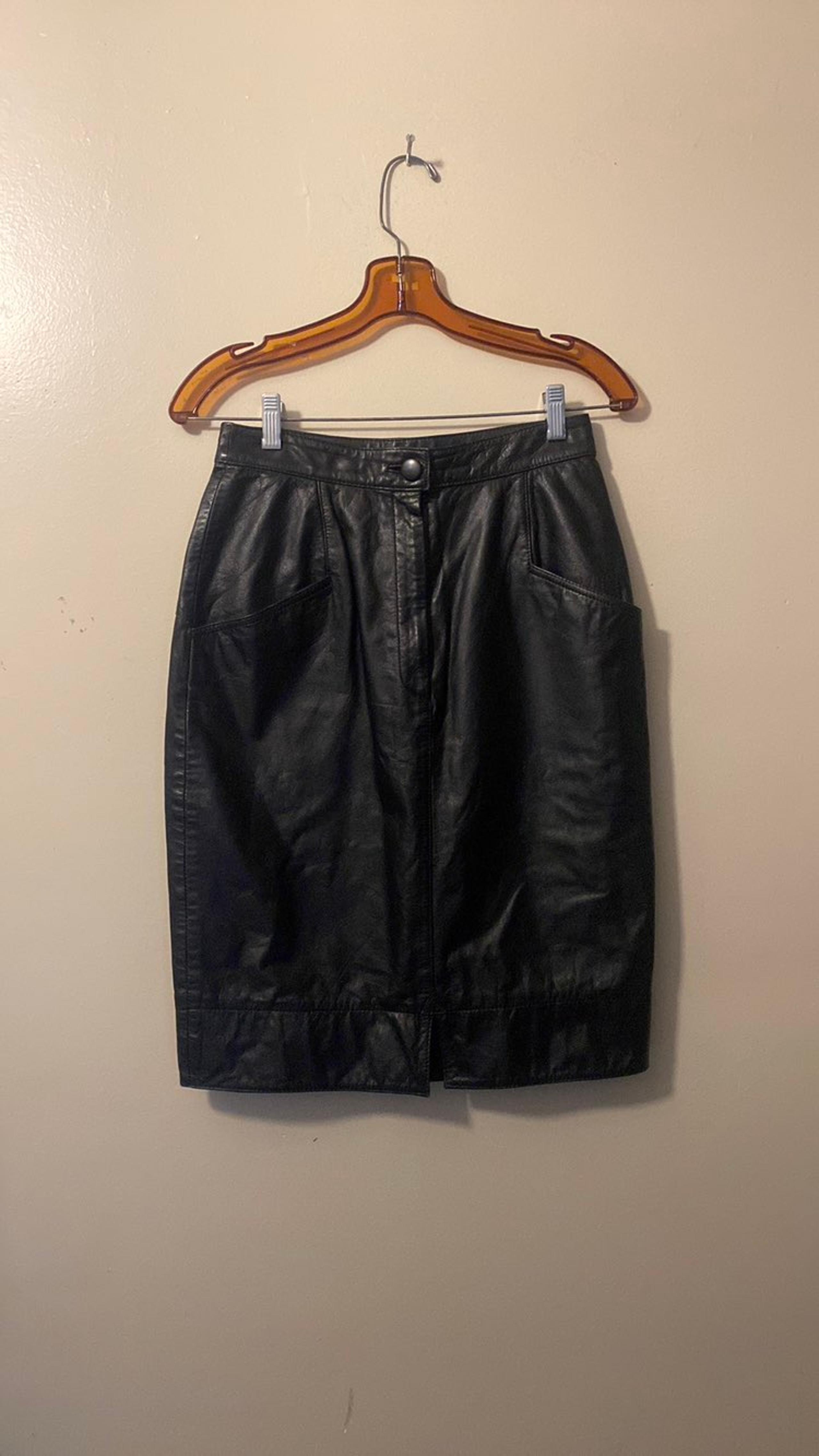 Bermans black leather skirt S