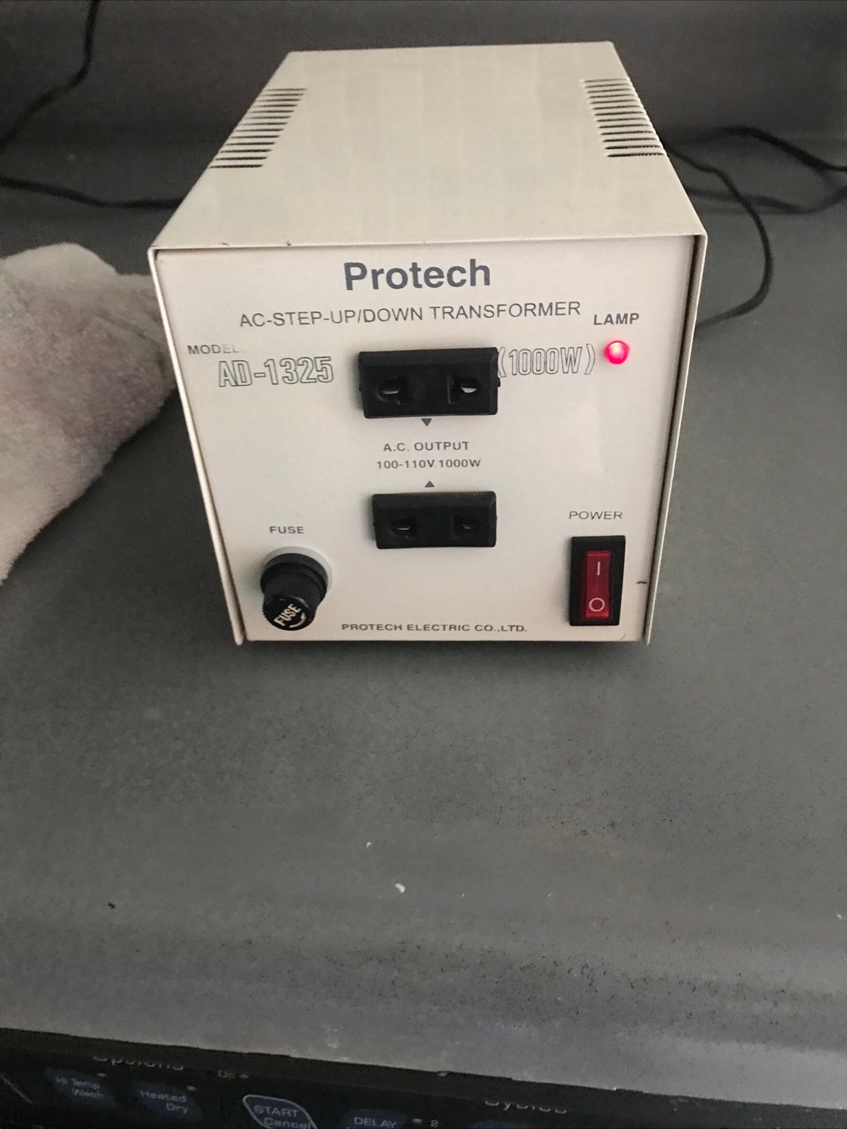 Protech Electric AD-1325 Up/Down Transformer 1000W Capacity Output 100-110V,1000