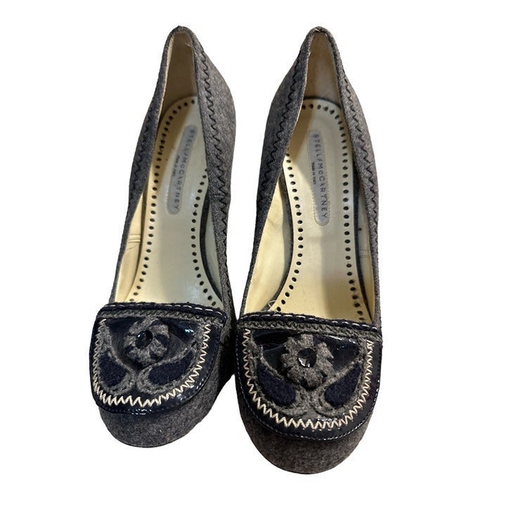 Stella McCartney Gray Pumps in Size 6.5, Used in Fair Condition. Damage heels