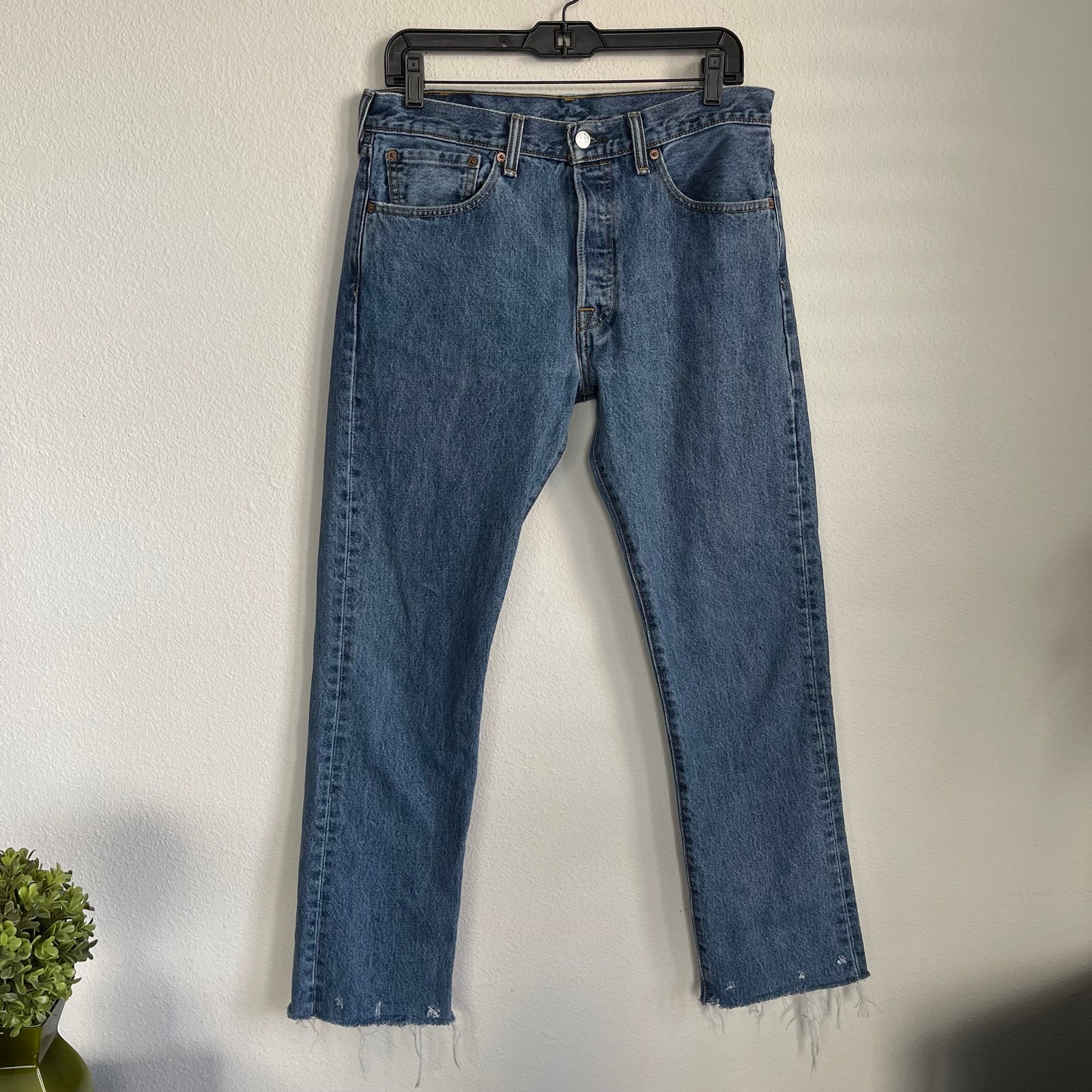Levis Frayed Distressed Denim Jeans