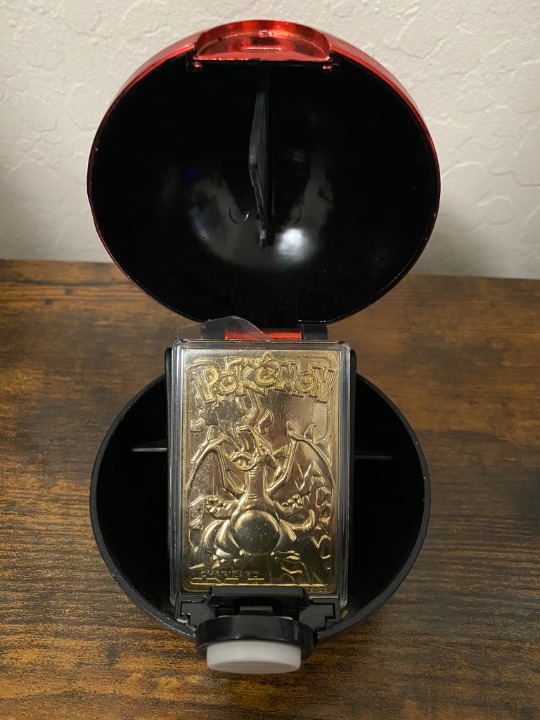 Charizard 1999 Pokemon 23 Karat Gold Trading Card