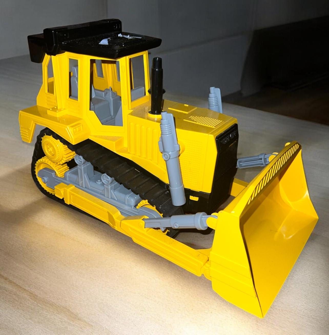 Battat Bulldozer Driven 12.5 X 7 X 7.5
