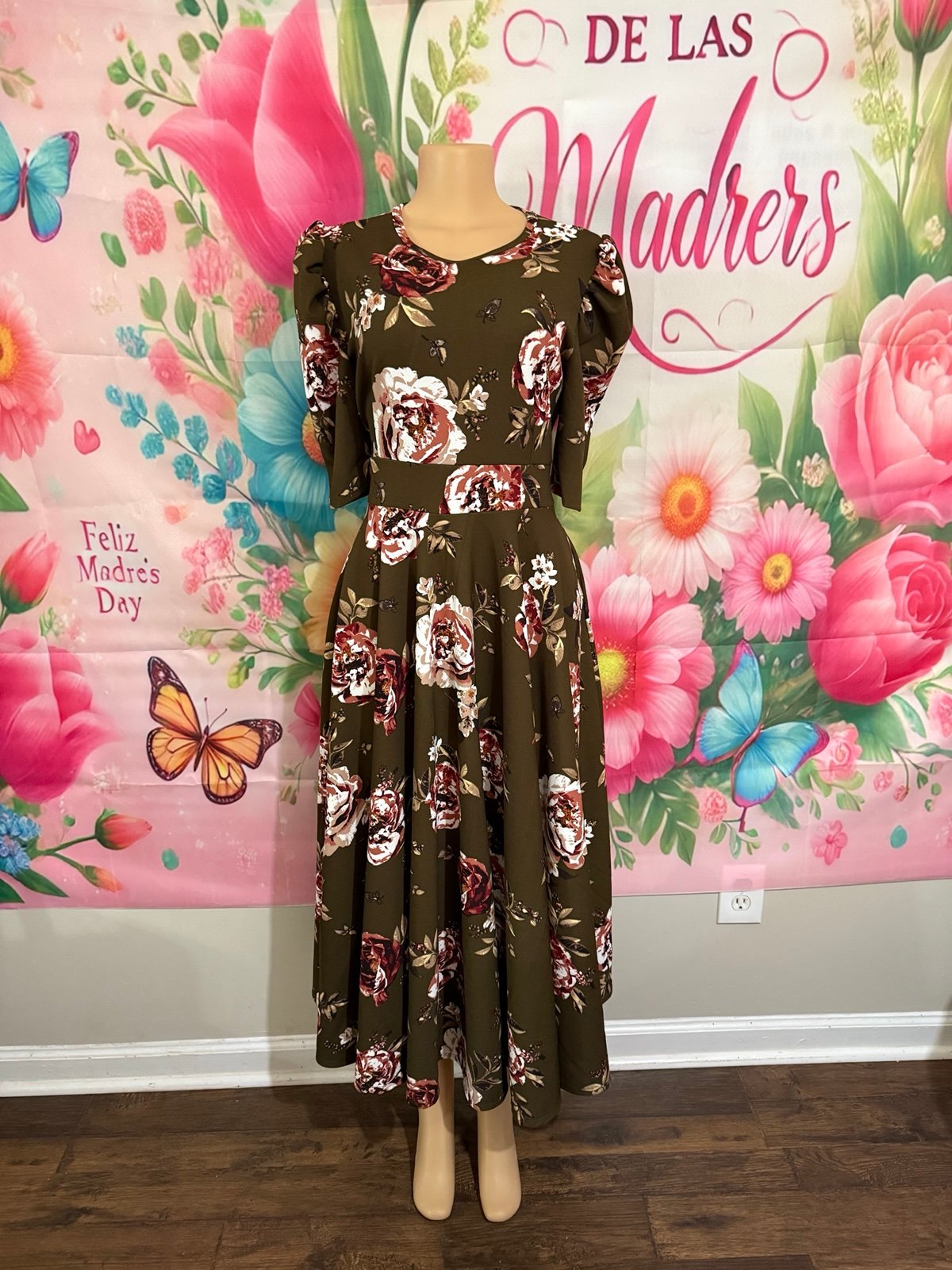 Sunday floral green dress size L